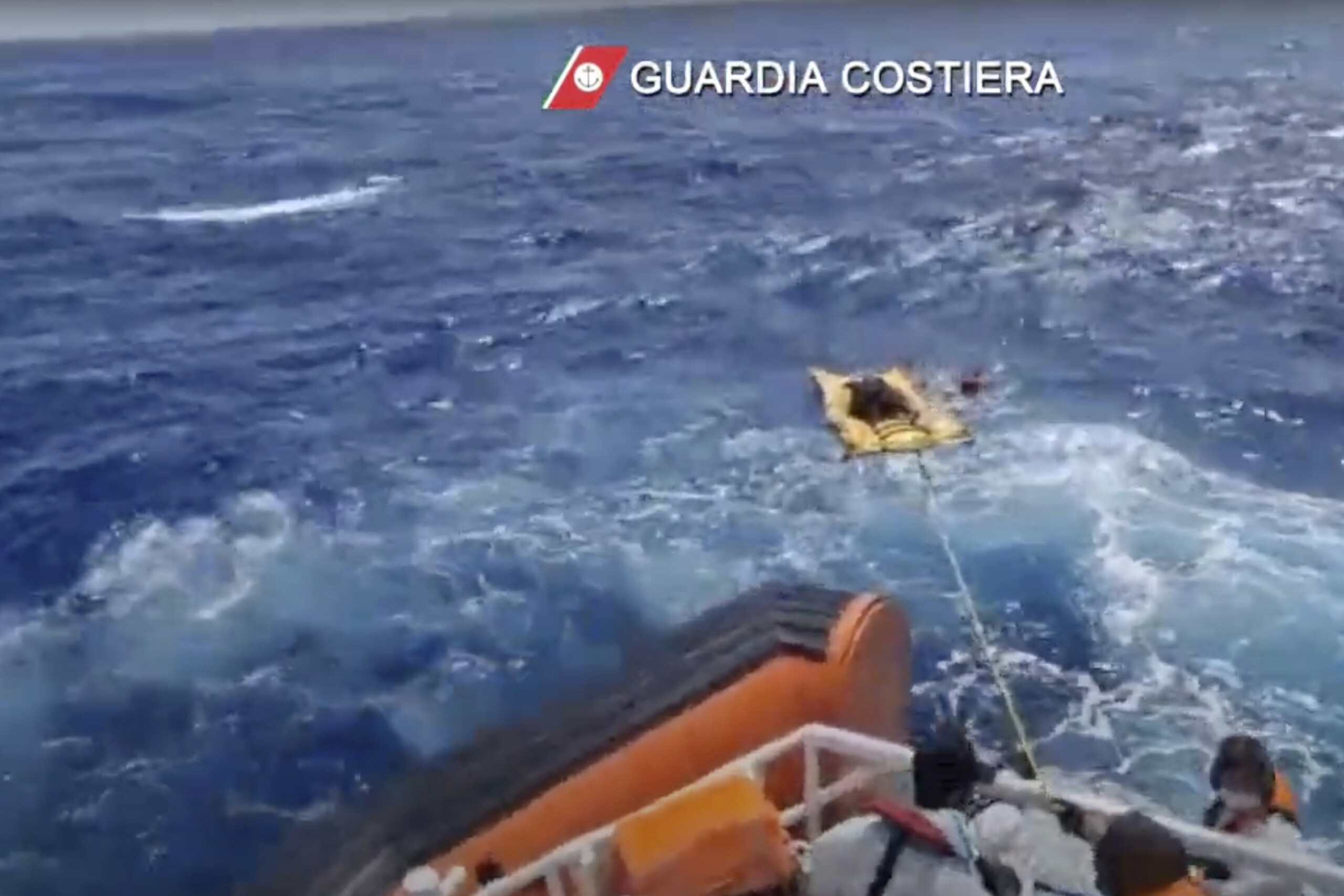 migrants landing in lampedusa two dead scaled