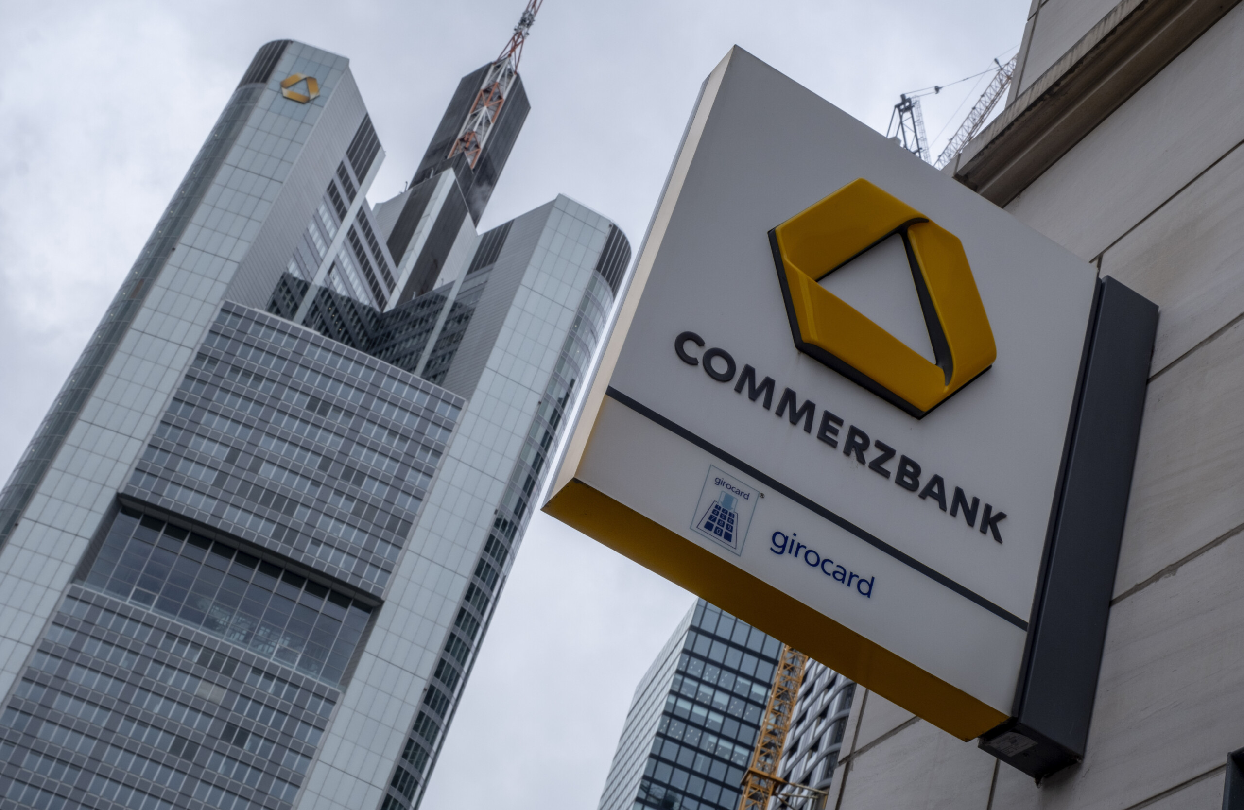 commerzbank plans to cut 3900 jobs by 2028 scaled