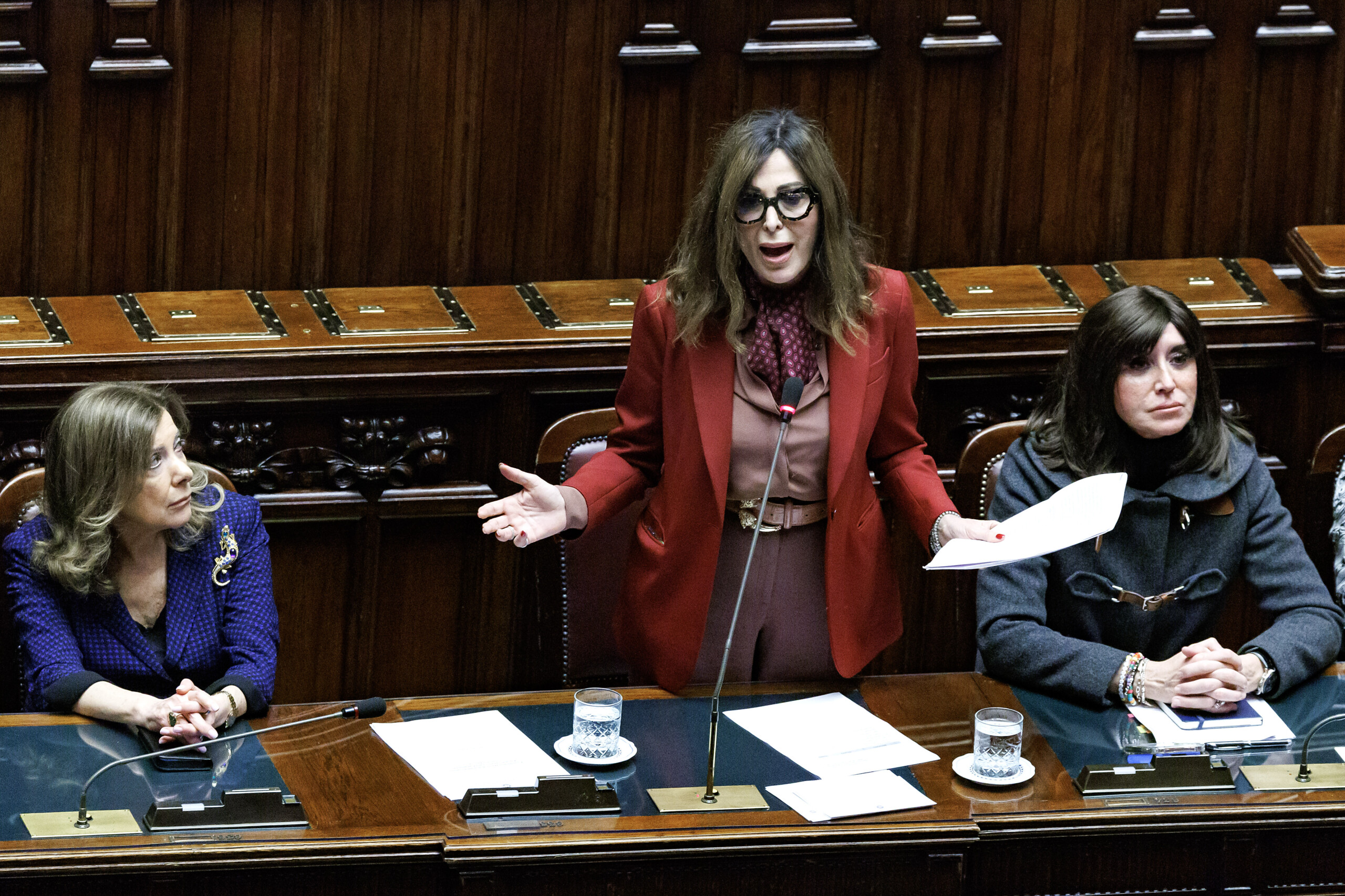 santanche case the minister a new hearing soon i will reflect on resigning but on my own scaled