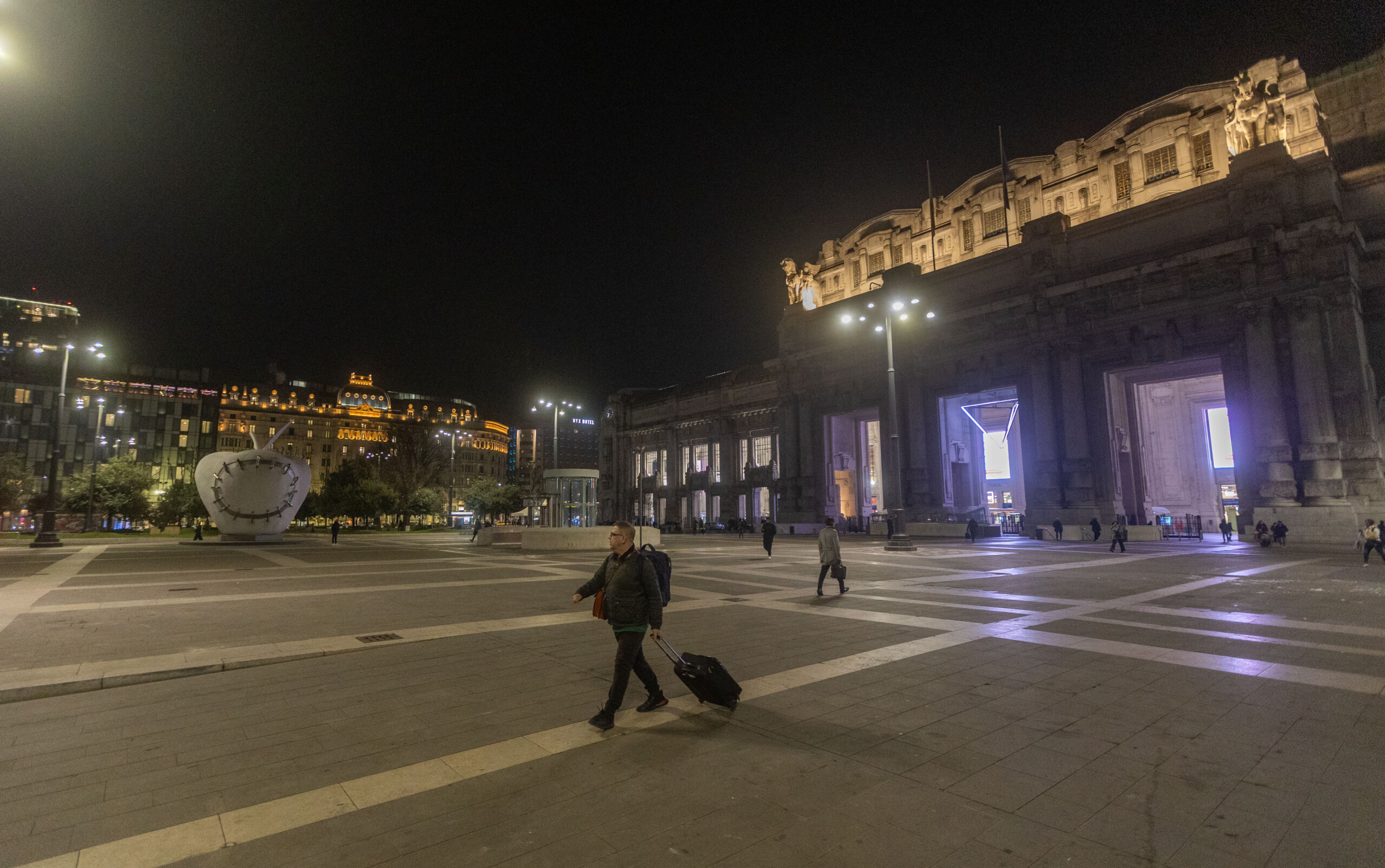 milan man spotted with rifle in central station police search underway scaled
