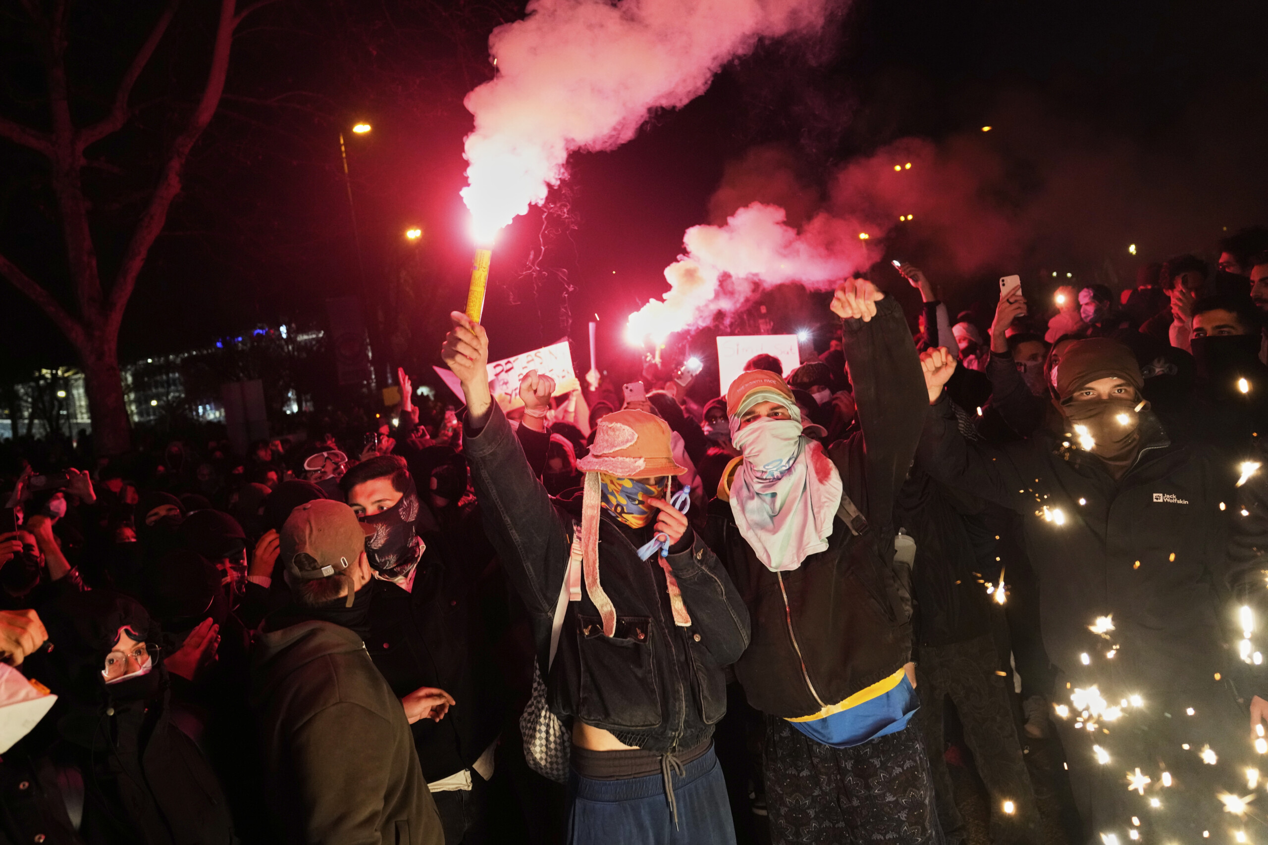 turkey protests in istanbul clashes and tensions with the police scaled