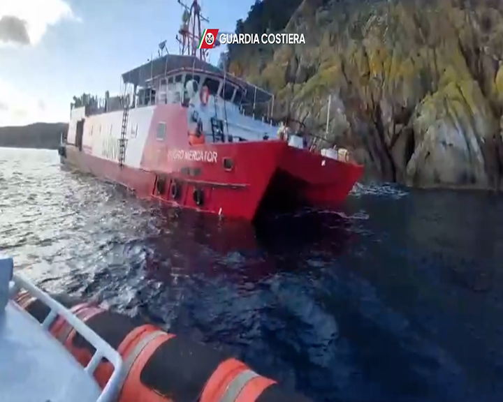 livorno oceanographic ship runs aground in elba 11 people saved