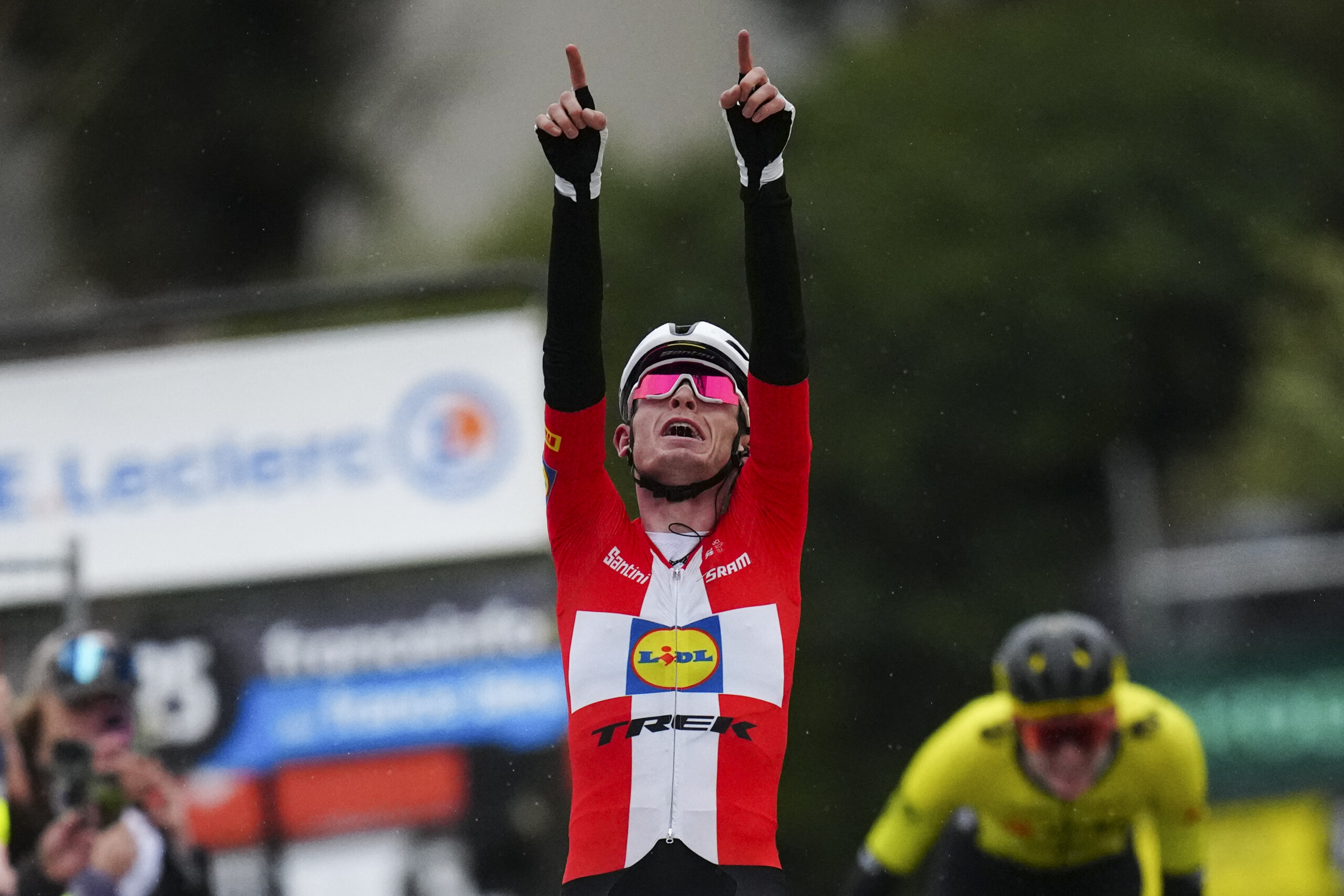 cycling amstel gold race skjelmose wins in sprint over pogacar and evenepoel scaled