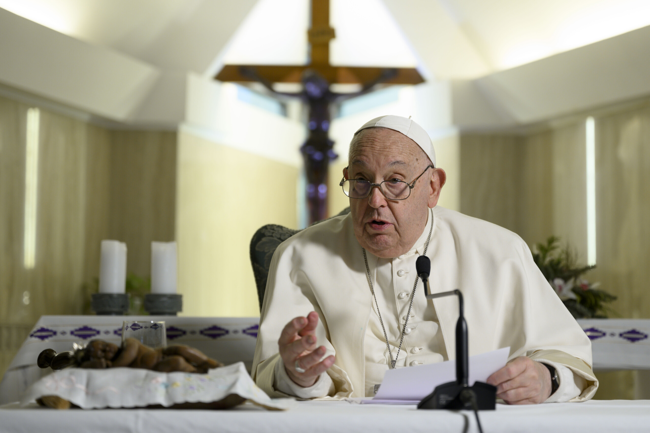 easter the pope returns to santa marta 15 minutes in st peters square scaled