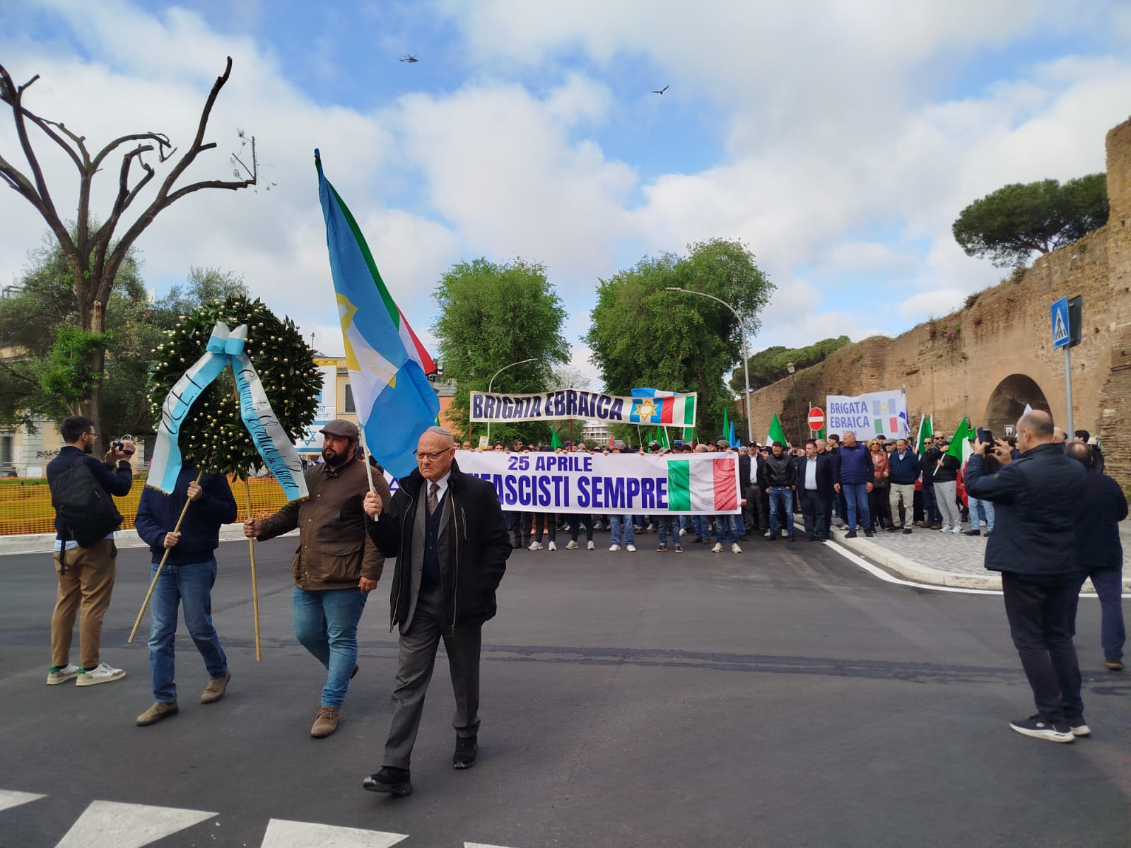 25 april piazzale ostiense armoured to avoid clashes between demonstrators