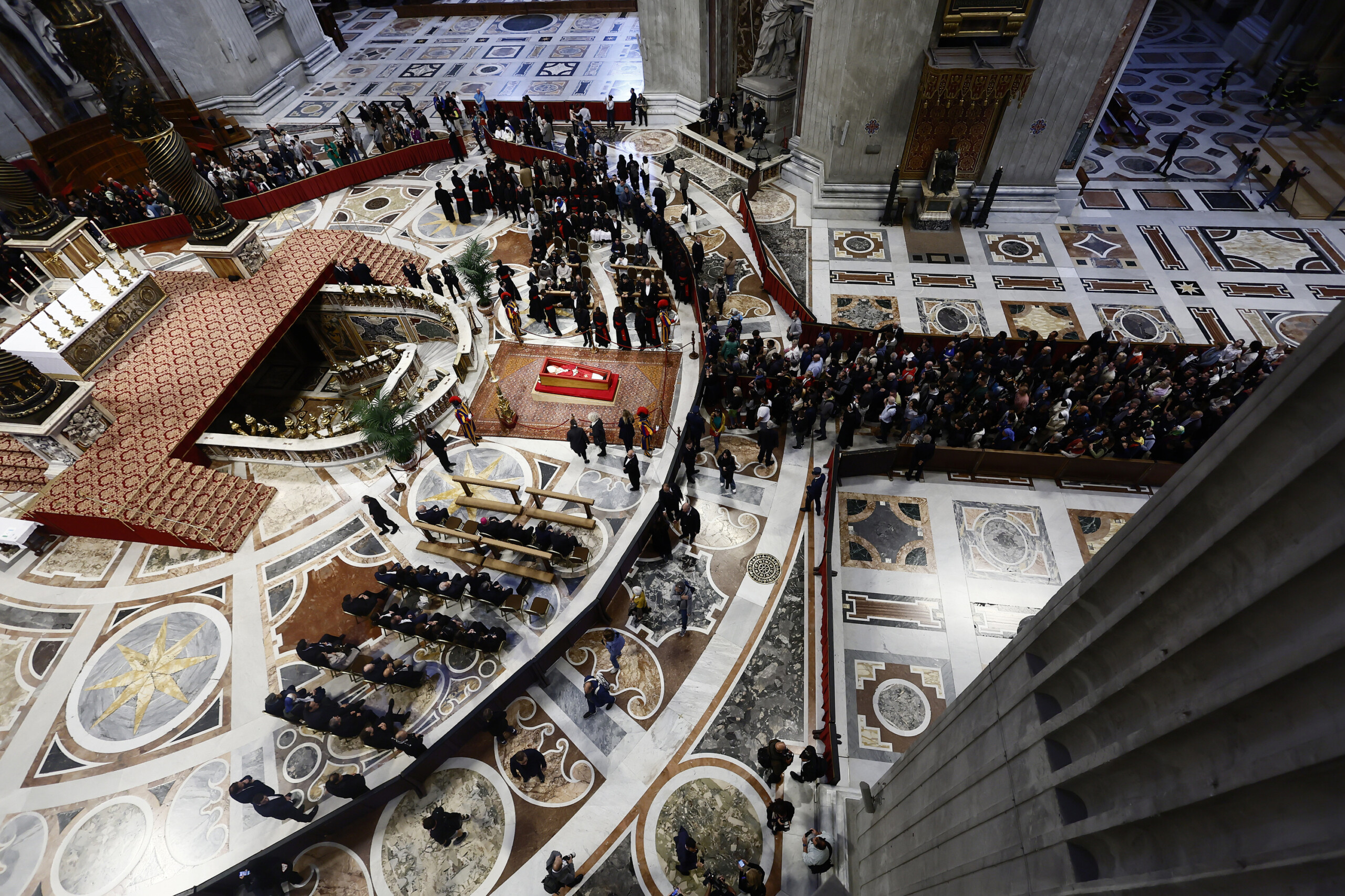holy see from opening to this morning 128000 people for homage to bergoglio scaled