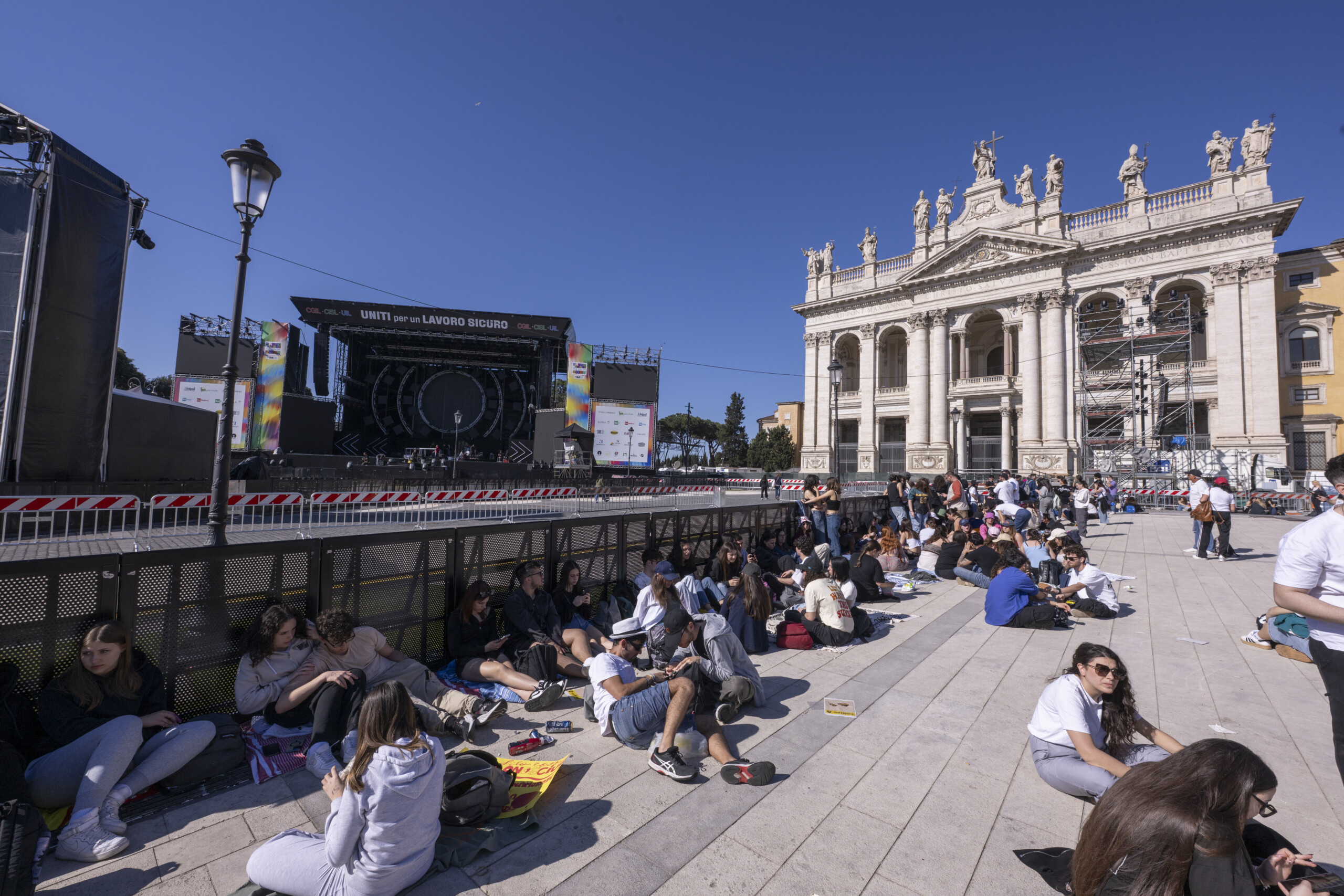 may 1st tribute to pope francis at the start of the concertone scaled
