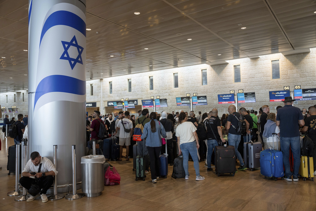 middle east lufthansa and air europa cancel flights to tel aviv today
