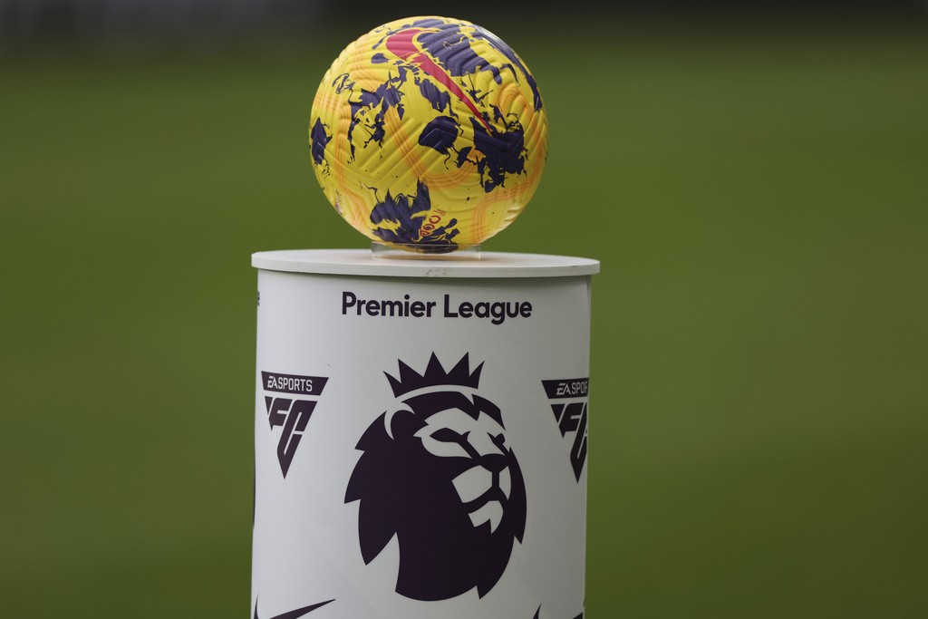 premier league manchester united falls 4 3 to brentford tottenham draws