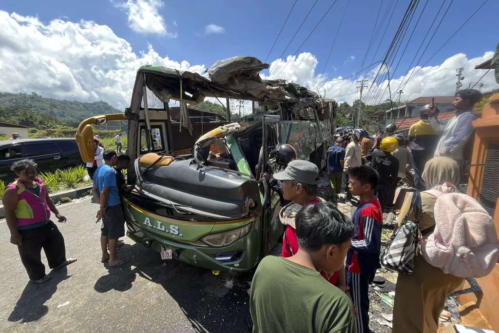 indonesia brakes fail and bus overturns downhill 12 dead and 23 injured