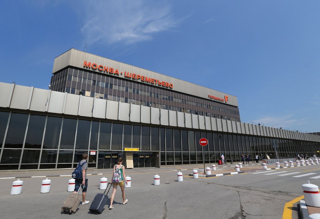 russia moscow airports closed overnight due to kyiv drone attack