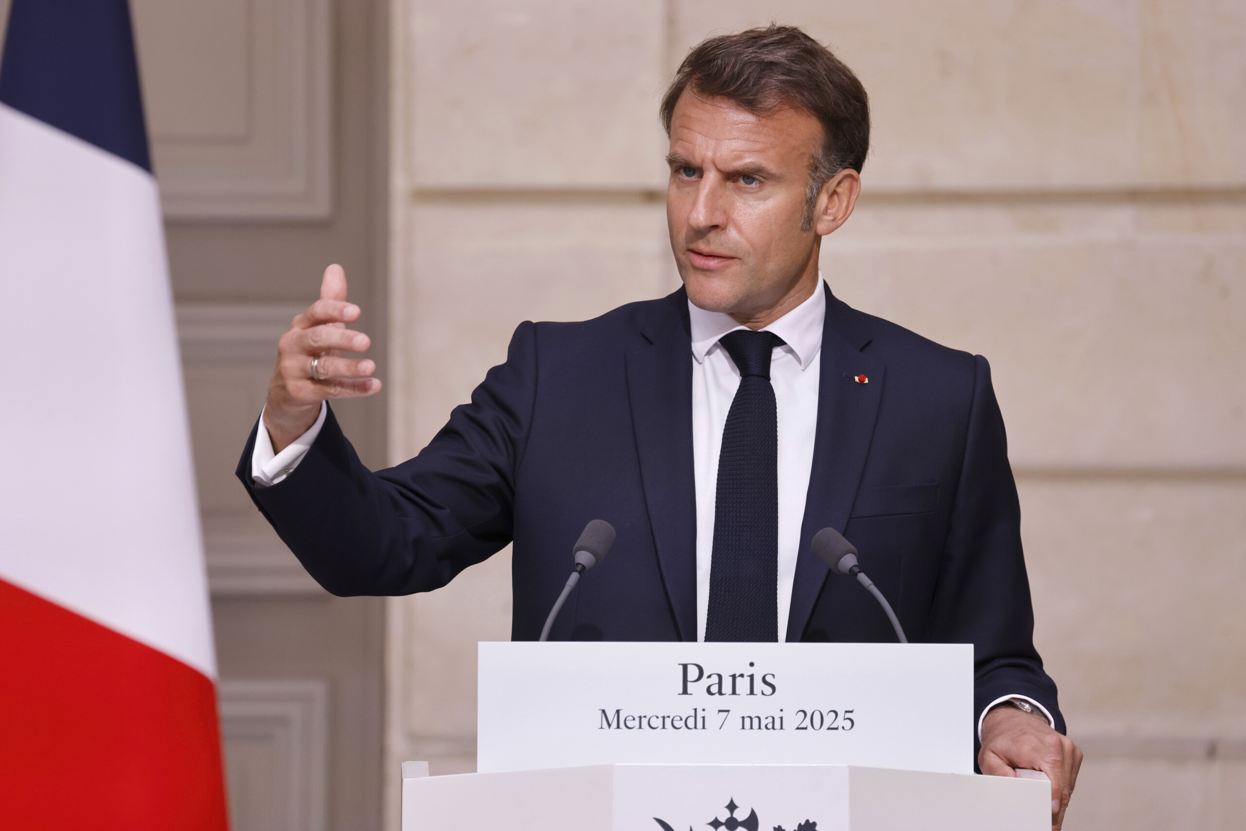 syria macron to the u s hurry to lift sanctions scaled