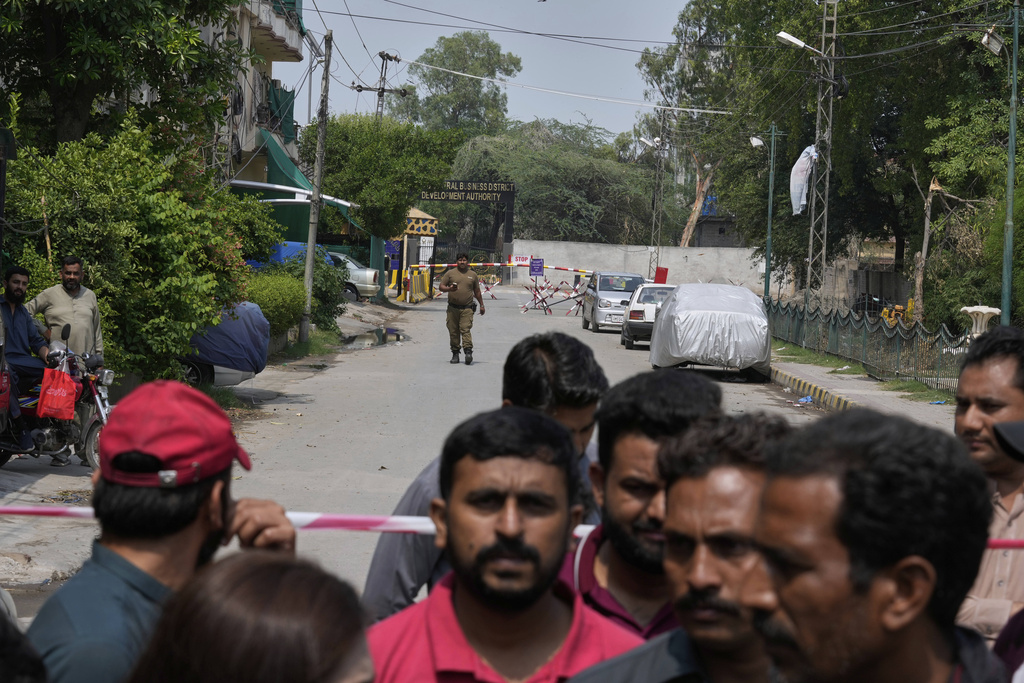 pakistan 25 indian drones shot down 4 soldiers injured