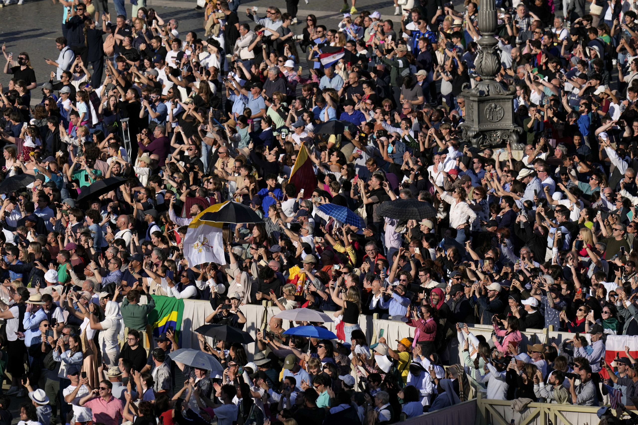 pope leo xiv giannini 150000 faithful expected on sunday for regina coeli at st peters scaled
