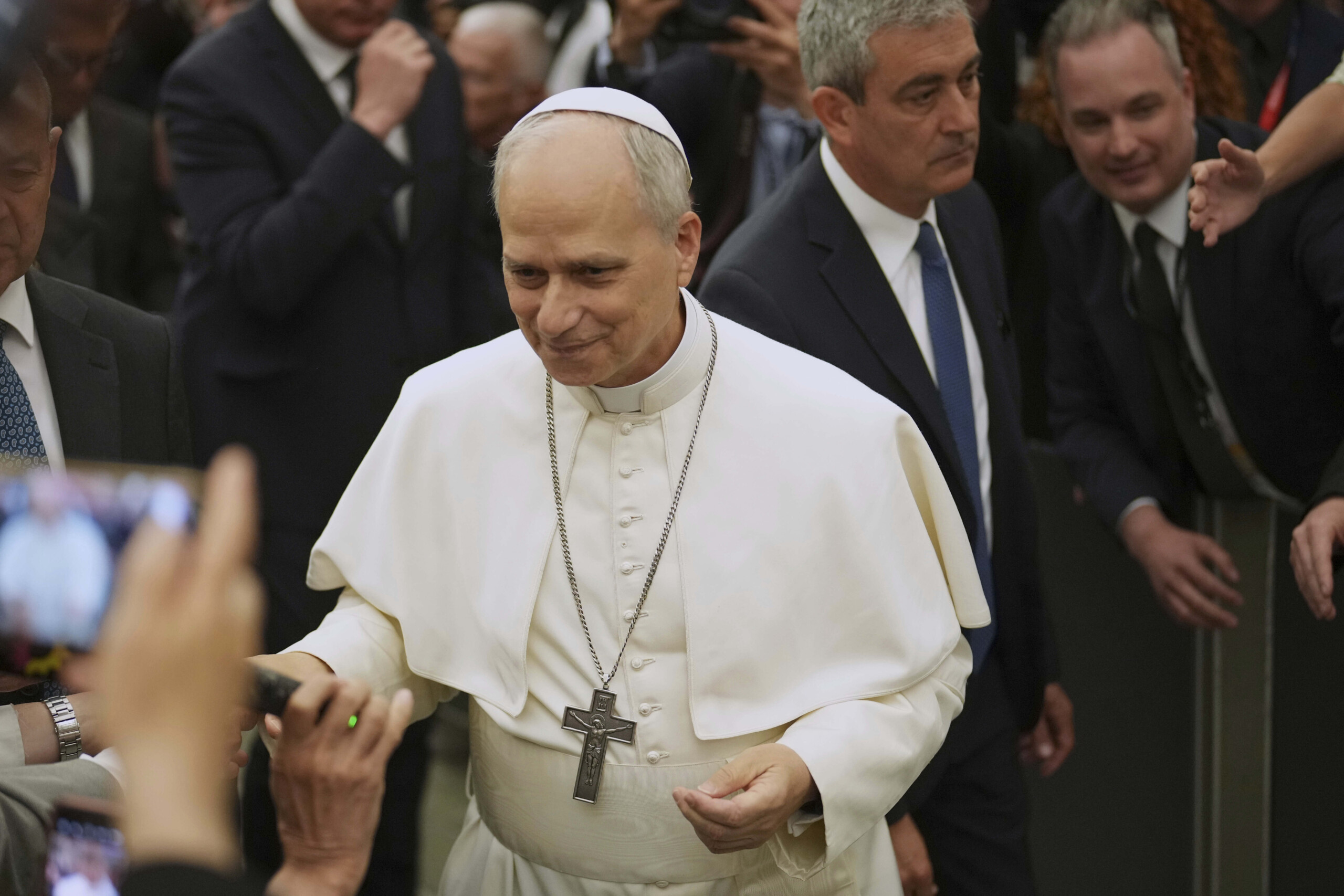 pope leo xiv ready to make every effort for peace scaled