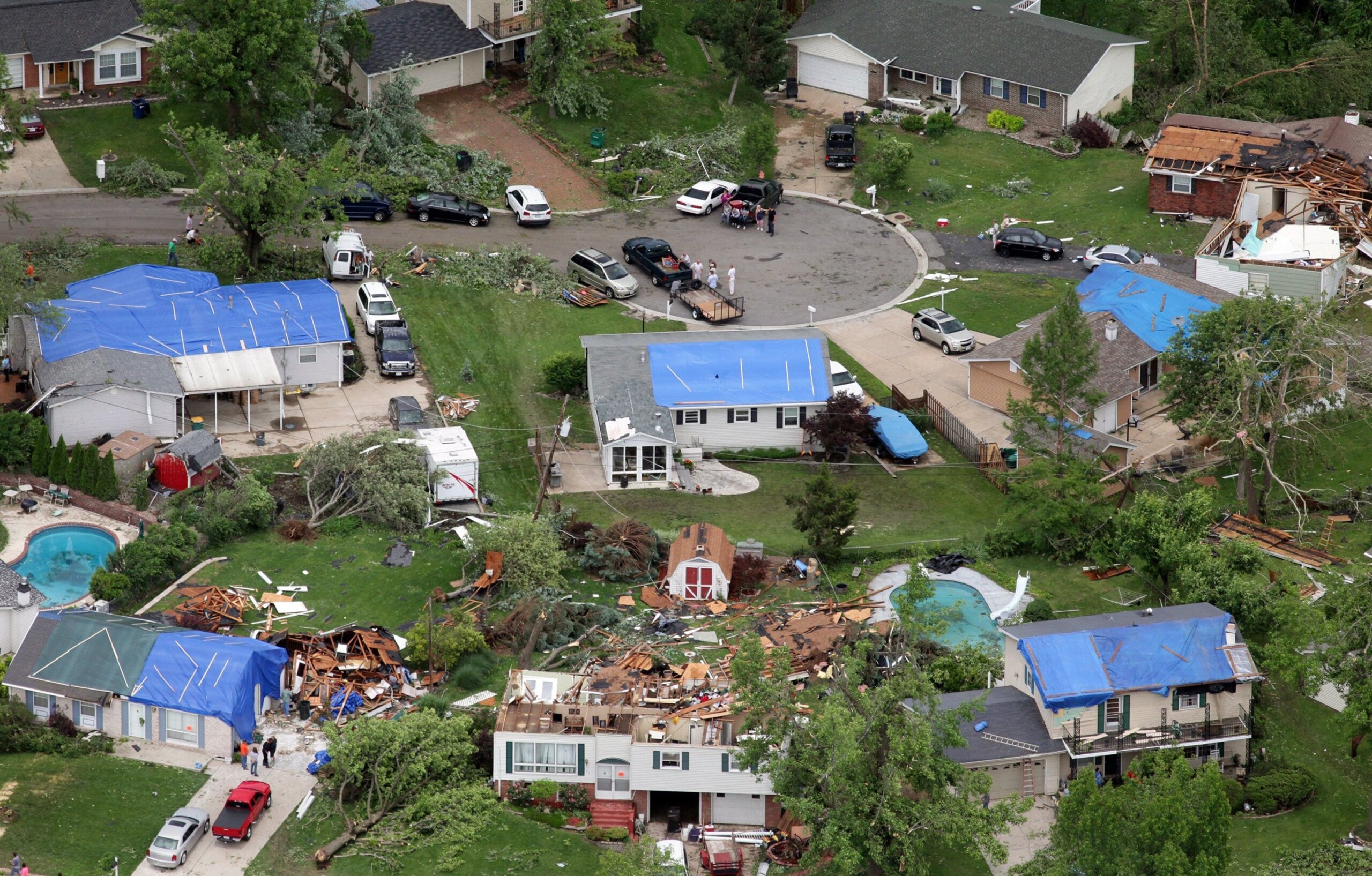 usa at least 7 dead from storms in missouri and wisconsin scaled