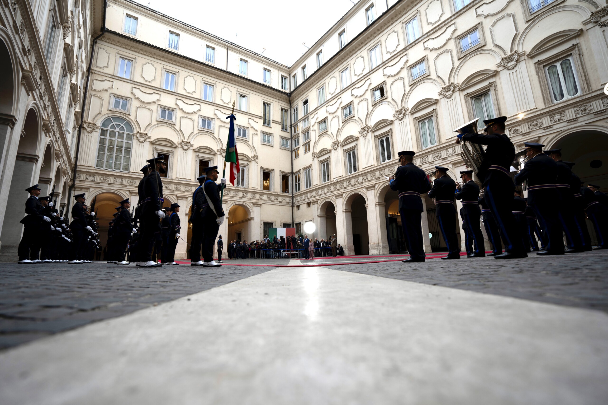 tariffs trilateral meeting meloni vance von der leyen at 330 pm at palazzo chigi scaled