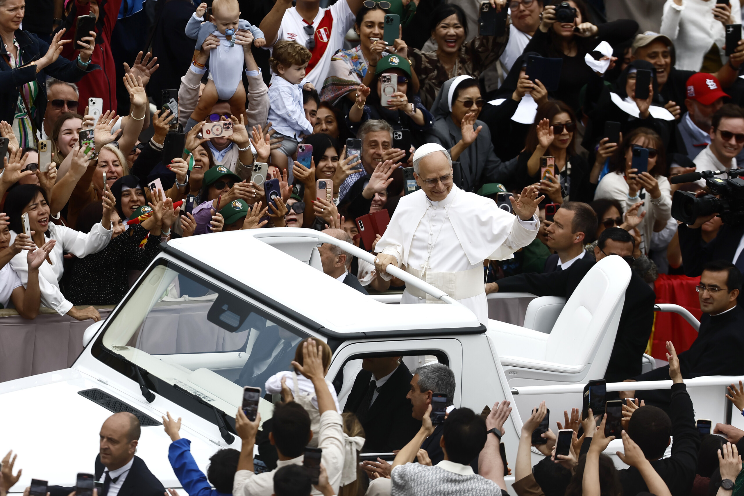 pope a world wounded by hatred and war we are called to build peace scaled