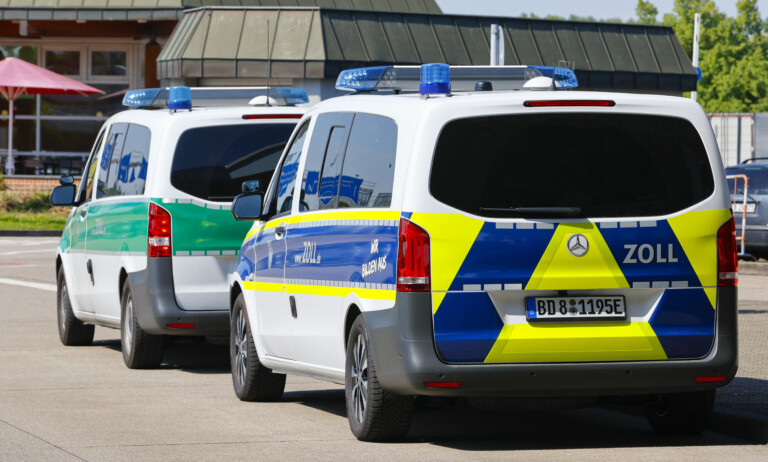 germany bild knife attack at hamburg station several injured