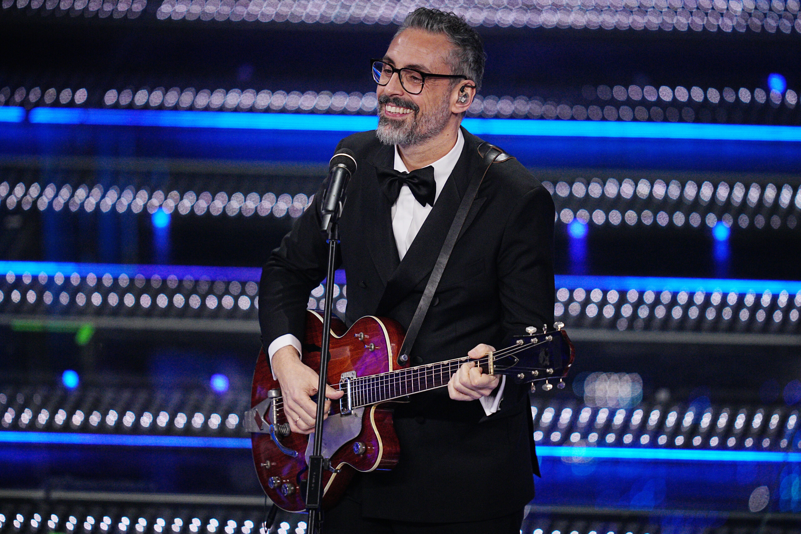 brunori sas songwriters have lost their sacredness but sanremo has changed everything scaled
