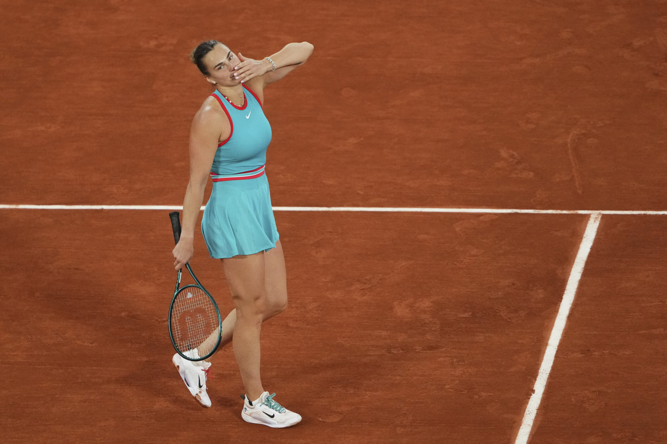 roland garros debut wins for sabalenka and svitolina scaled
