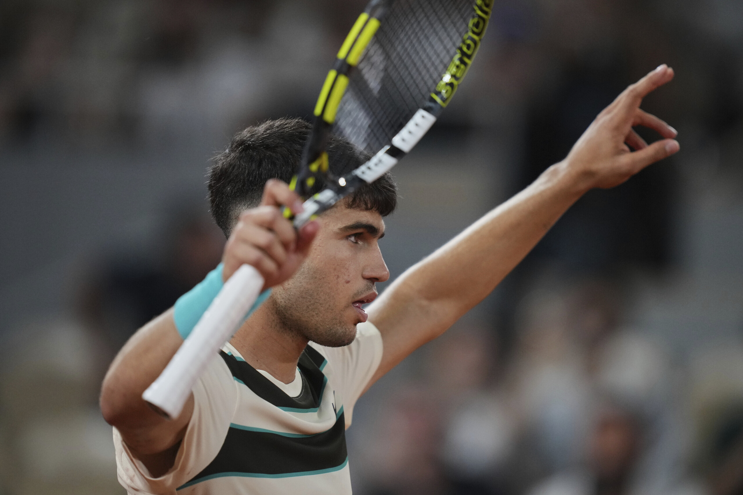 roland garros alcaraz reaches quarter finals shelton knocked out in four sets scaled