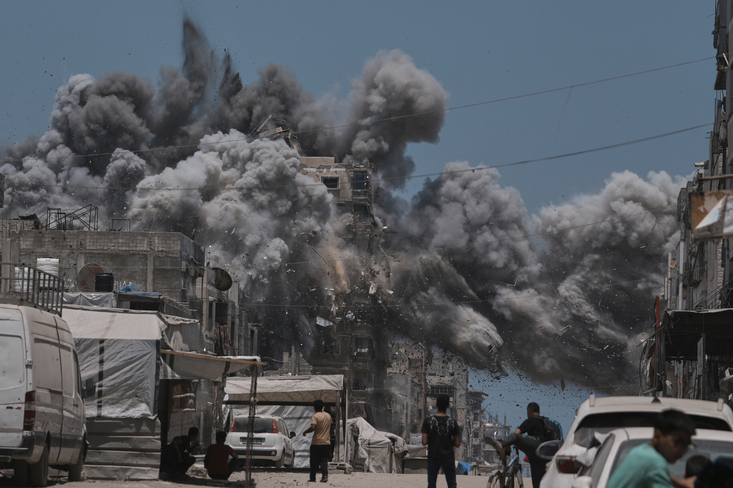 gaza 14 dead in israeli raid on jabaliya 7 are children scaled