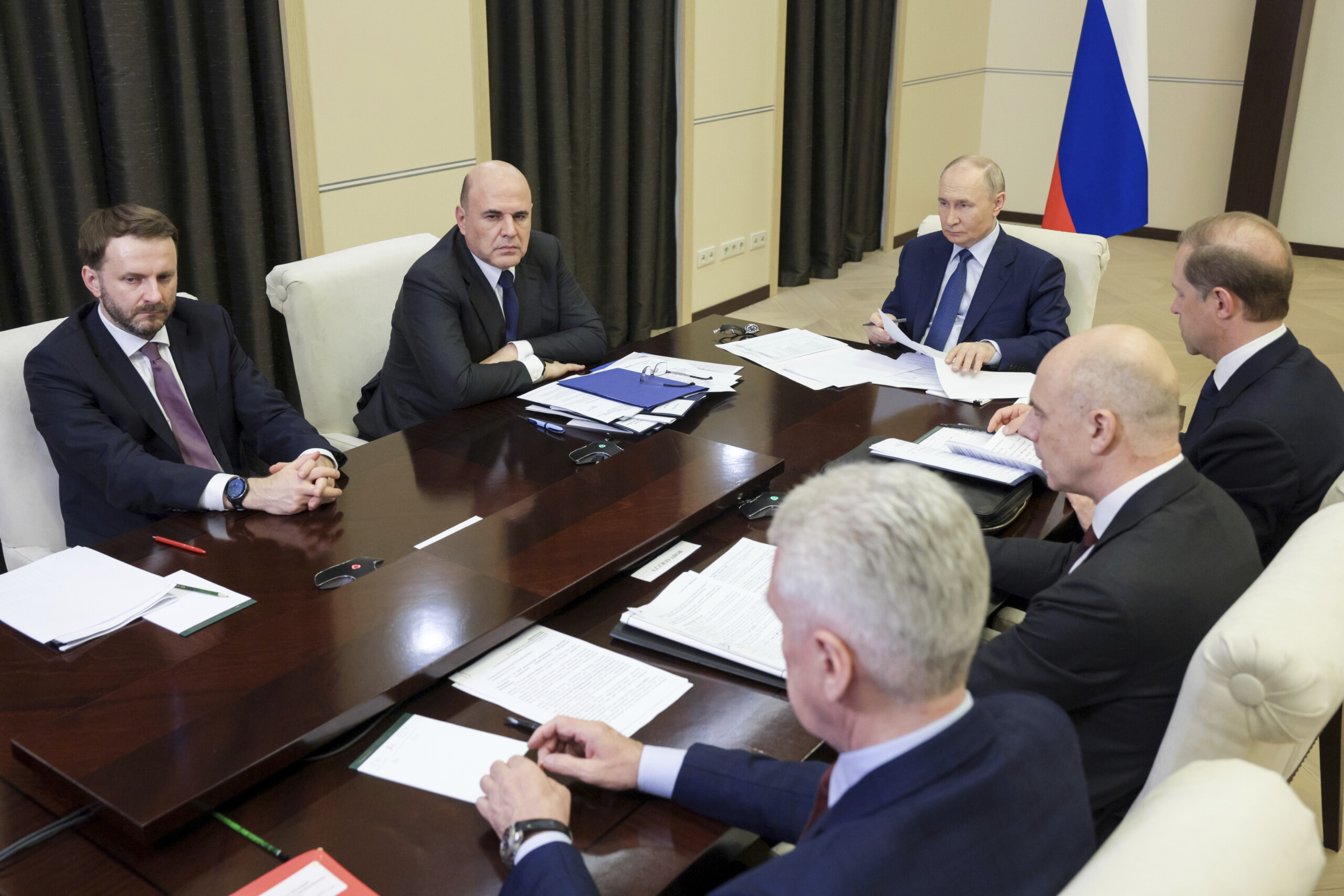 russia ukraine the kremlin kiev has postponed the prisoner exchange scaled