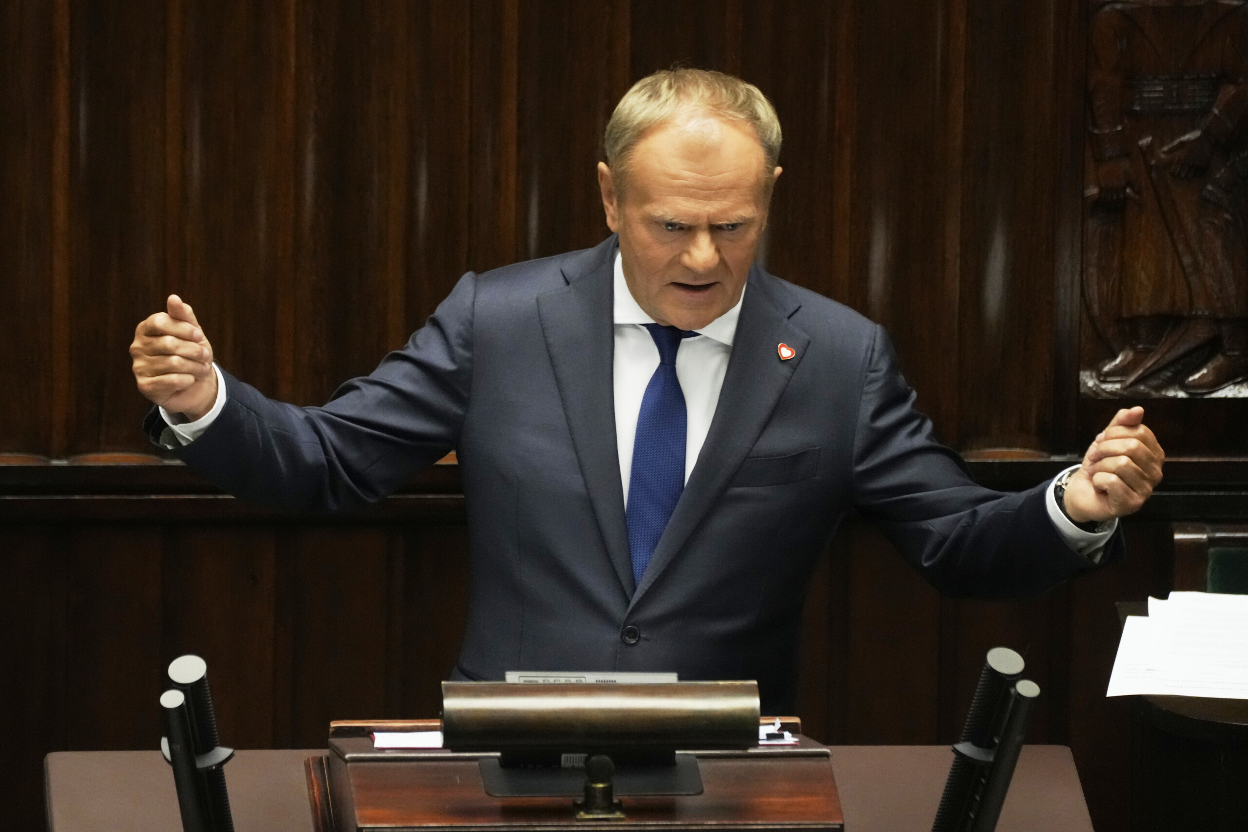 poland prime minister tusk wins vote of confidence in parliament scaled
