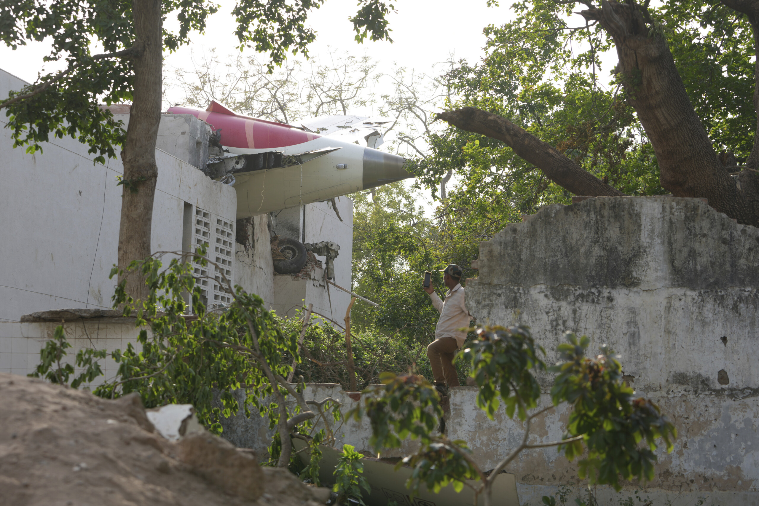 india media passenger found alive after plane crash scaled