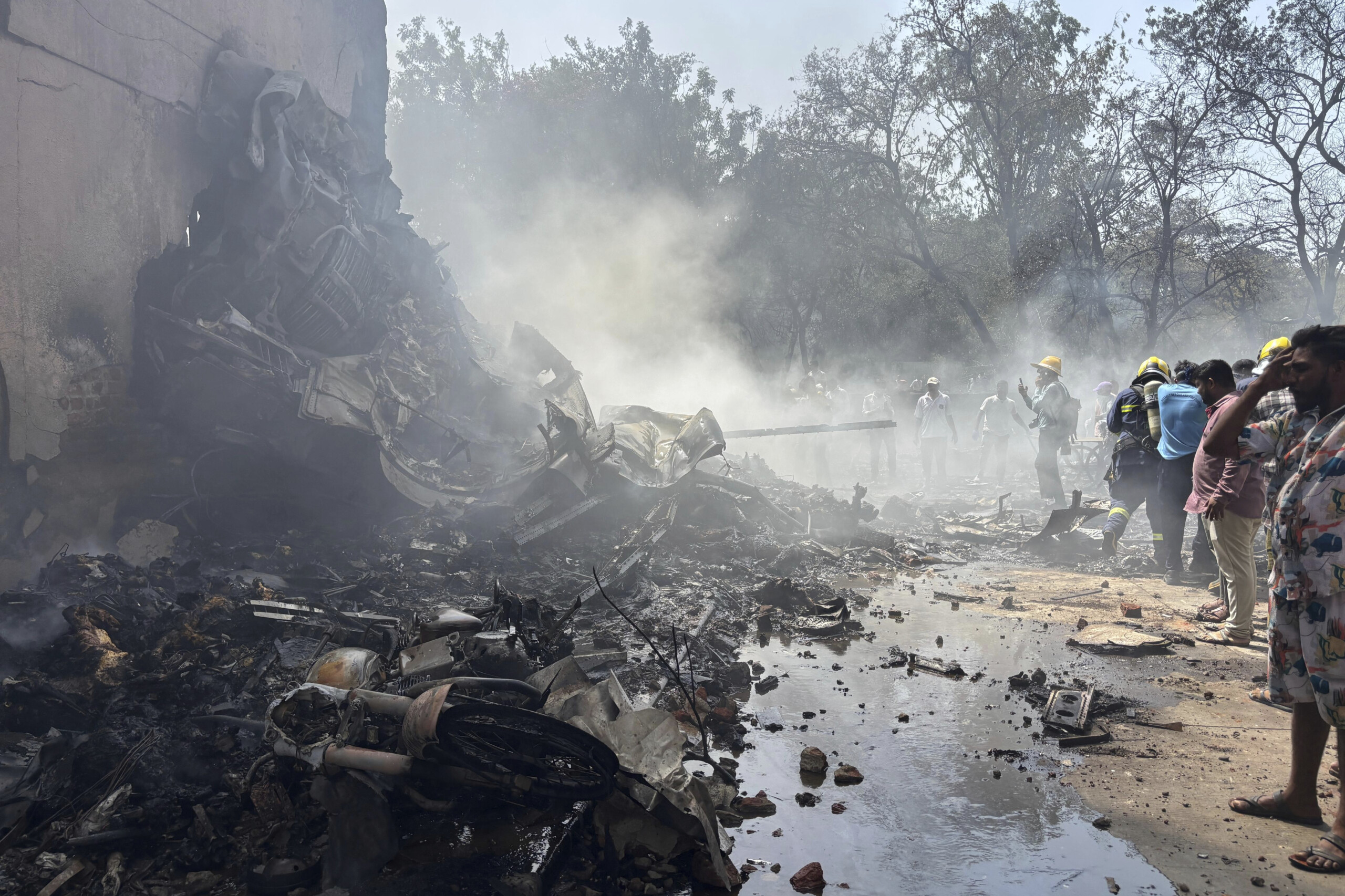 plane crash in india on board 169 indians 53 britons 7 portuguese scaled