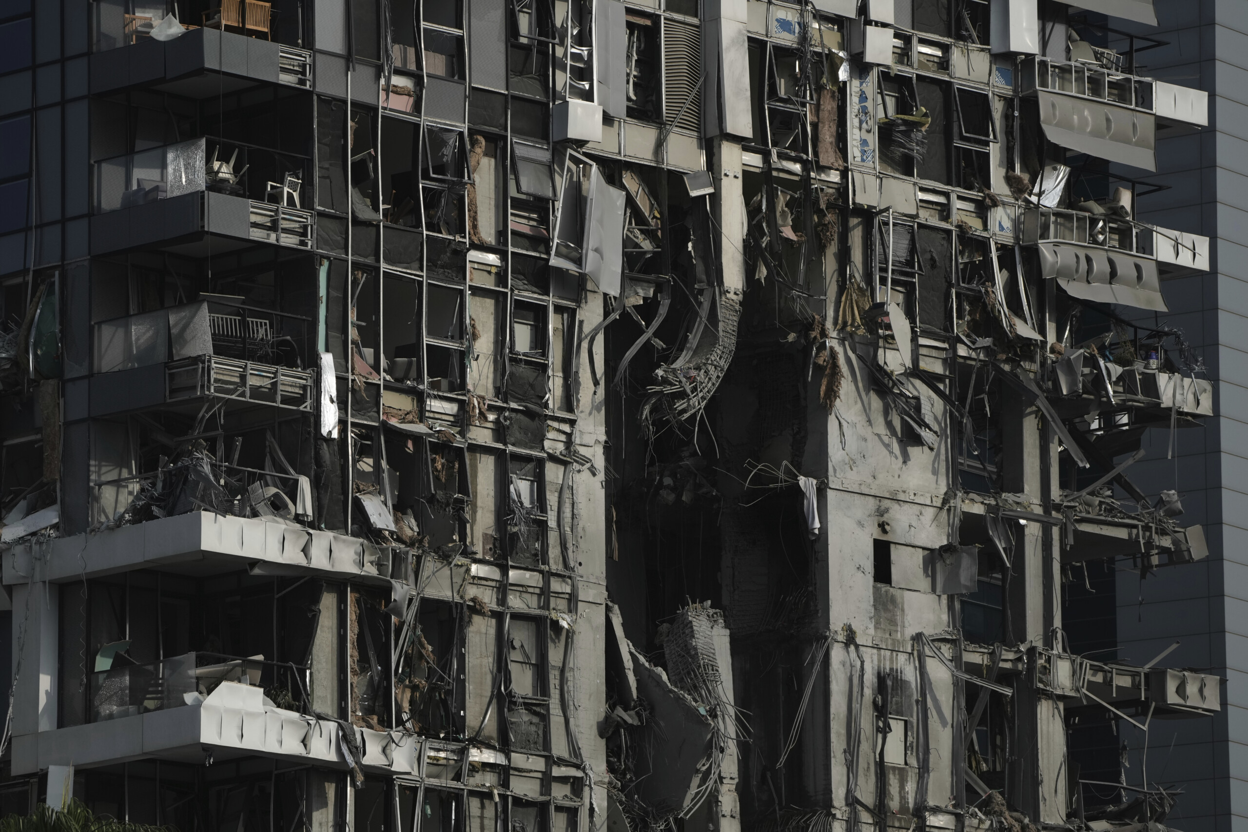 iran tehran 78 dead and over 320 injured in israeli raids scaled