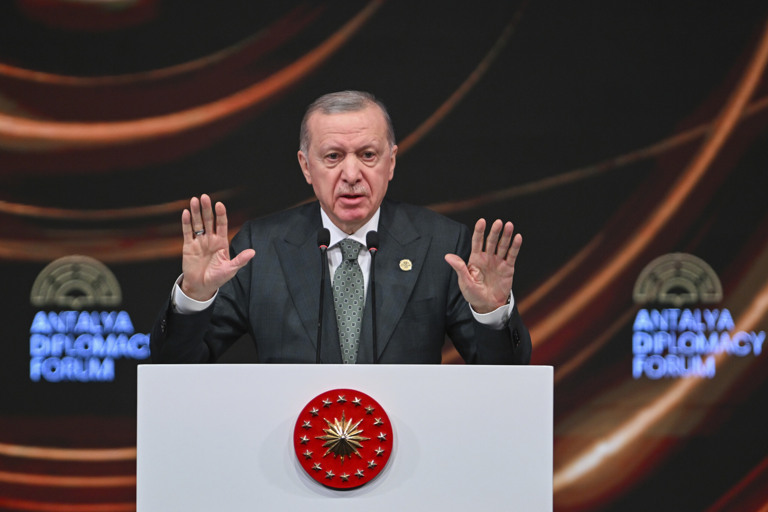 iran erdogan speaks to pezeshkian turkey ready to facilitate end to conflict scaled