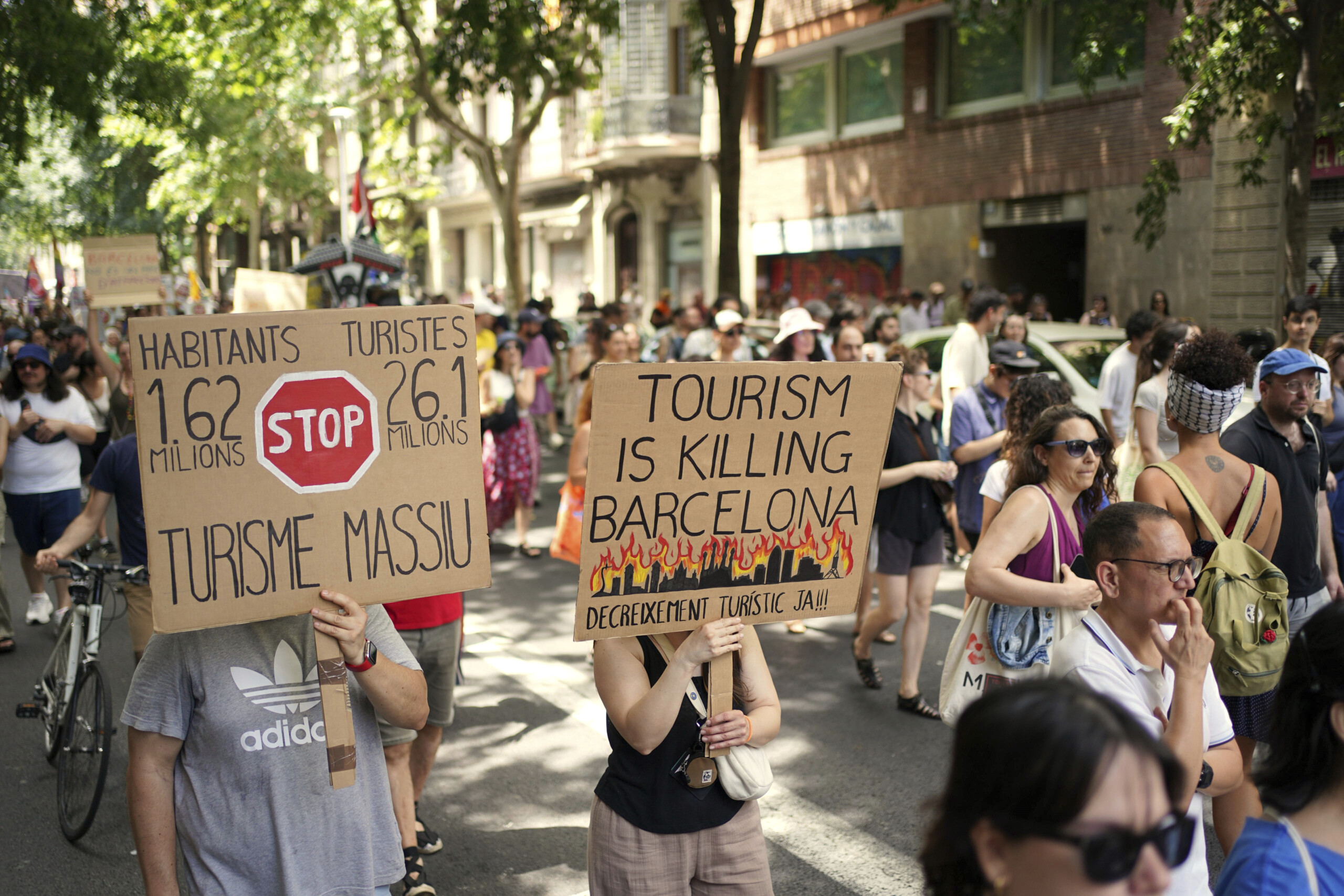 spain protests against overtourism water guns in barcelona and mallorca scaled
