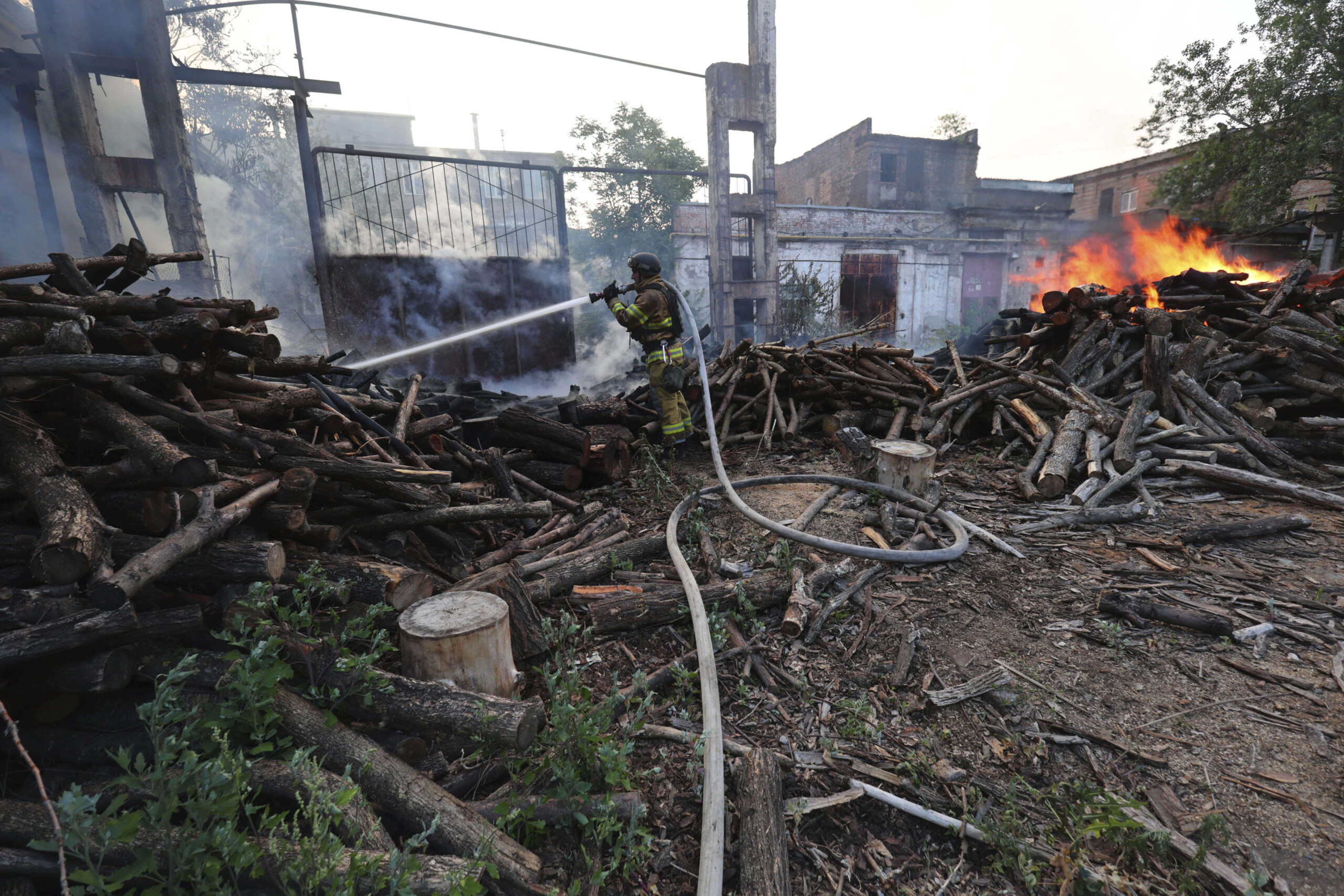 ukraine combined air strike on kiev 14 dead scaled