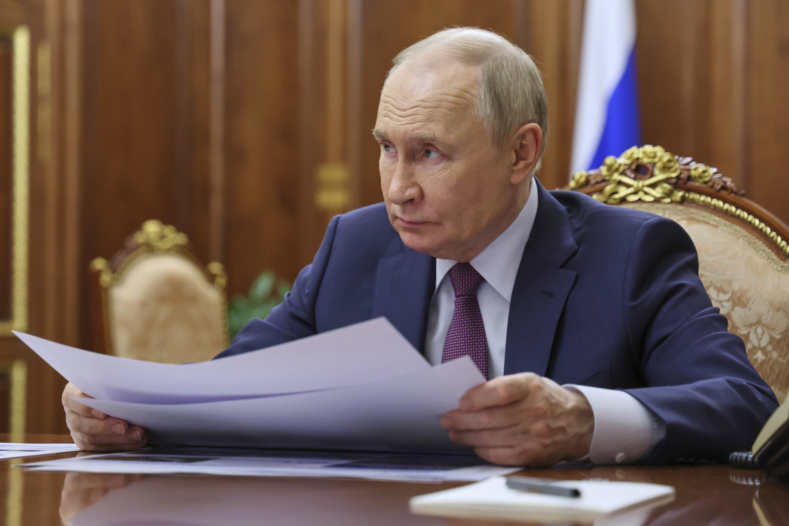 ukraine putin ready to meet zelensky scaled