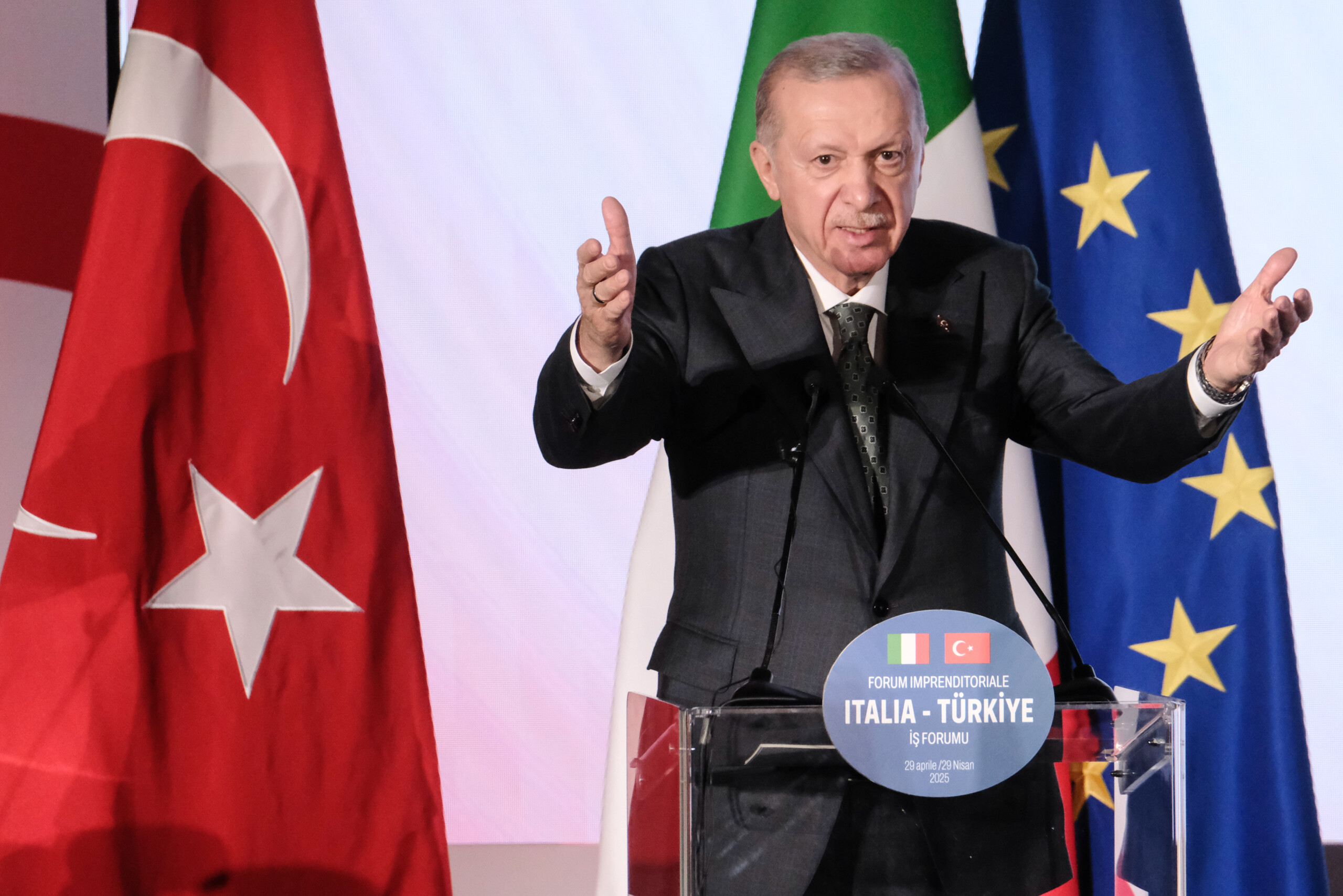 Middle East, Erdogan: ‘Netanyahu is like Hitler and Pol Pot’ 1 middle east erdogan netanyahu is like hitler and pol pot scaled