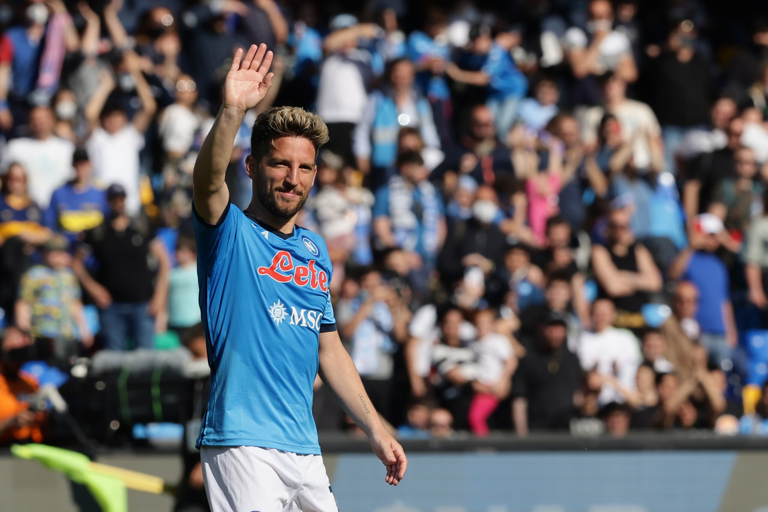 football dries mertens heading for retirement clues in a message to hamsik scaled