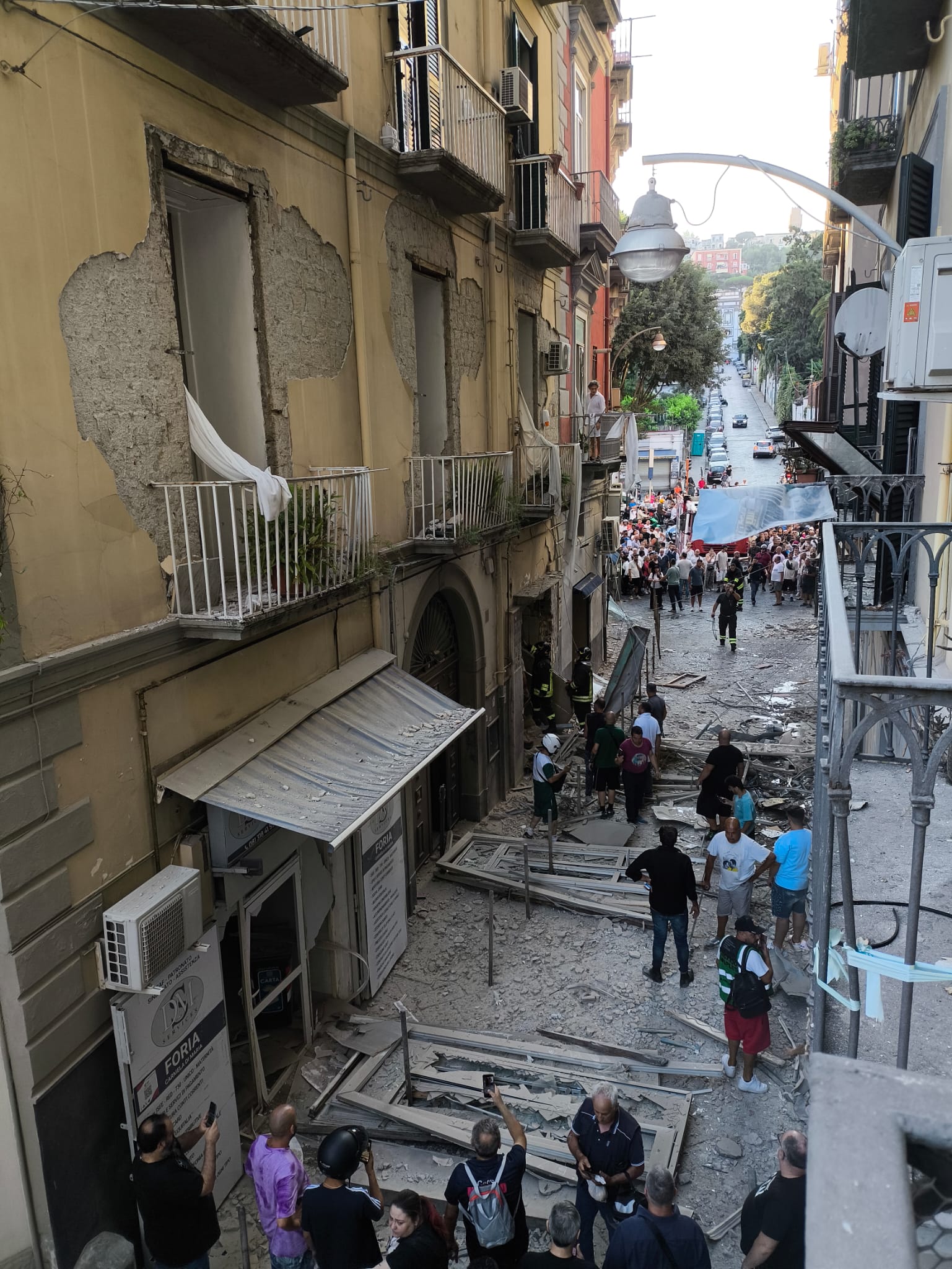 Naples, Explosion on Via De Filippo: One Person Missing 1 naples explosion on via de filippo one person missing