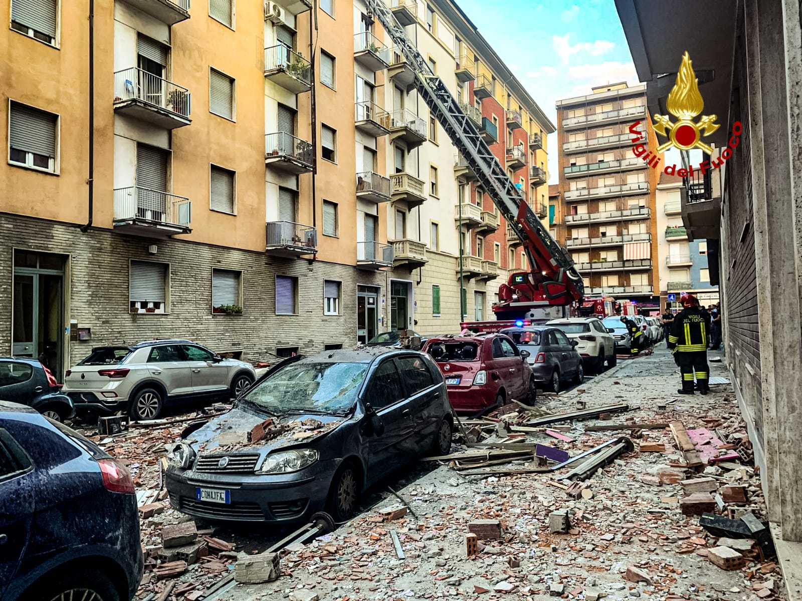 turin explosion in via nizza around thirty families evacuated