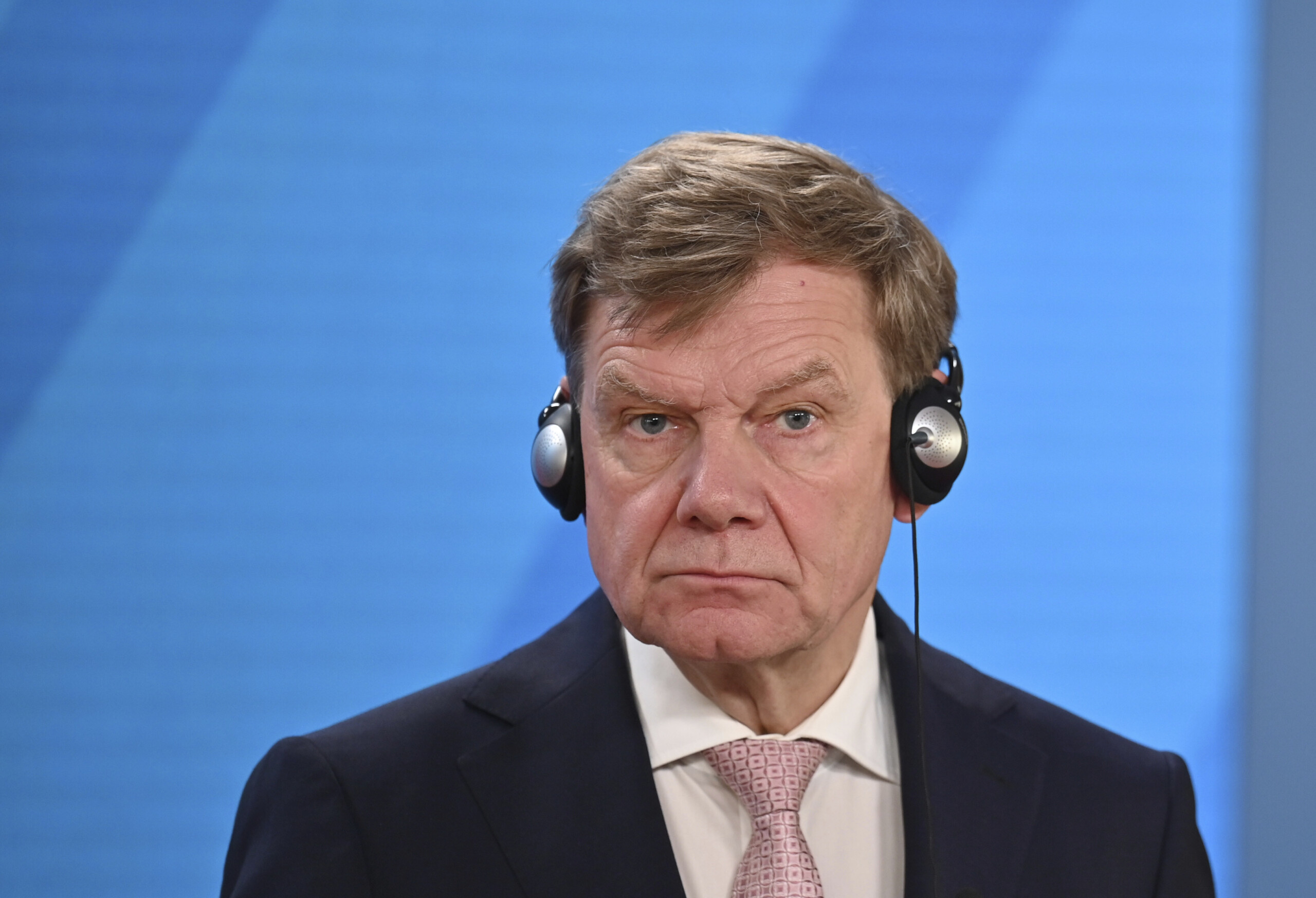 ukraine berlin we will help kiev produce weapons to strengthen its negotiating position scaled