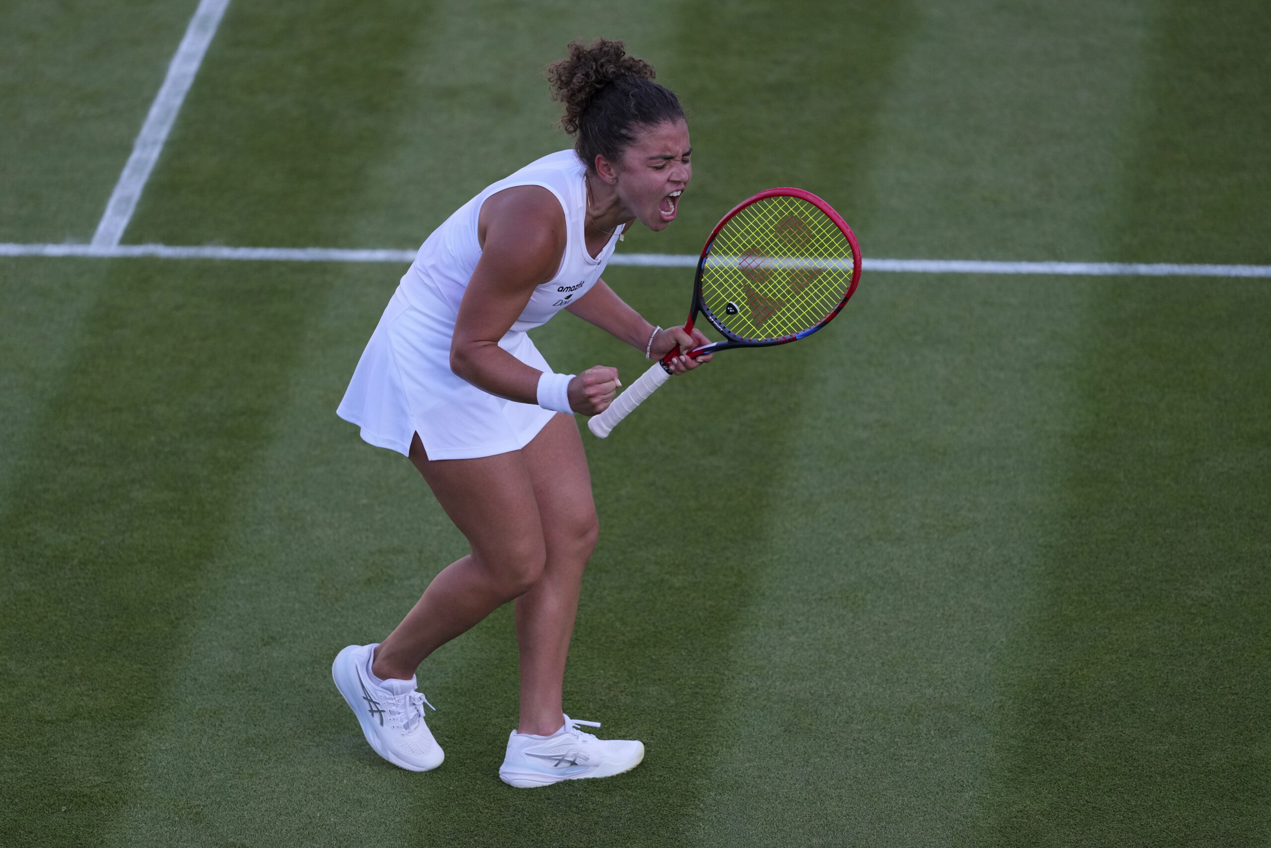 wimbledon paolini wins comeback victory and advances to second round scaled