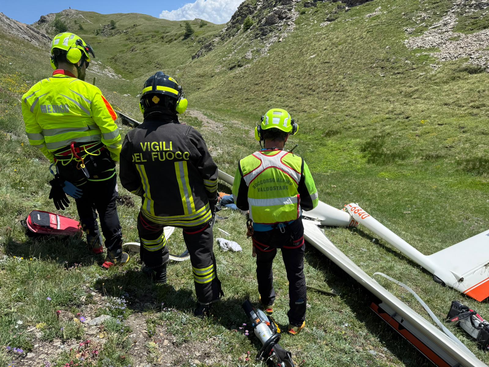 aosta valley glider crashes in vetan pilot dead