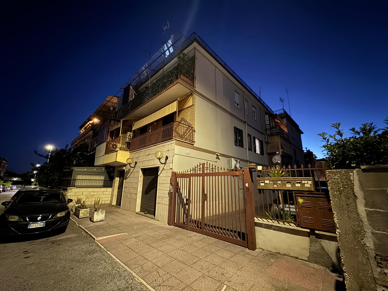 rome man falls from terrace during argument and dies murder investigation launched