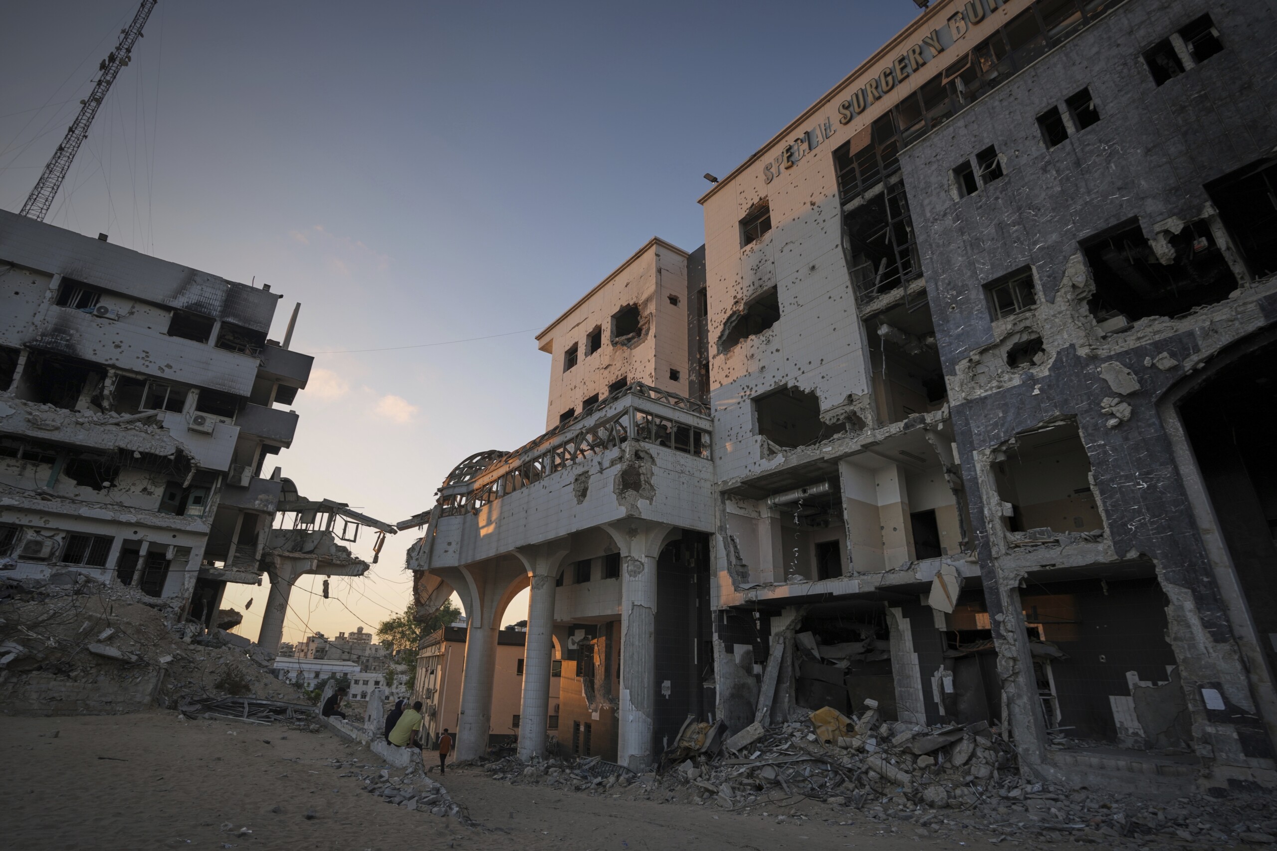 middle east 27 dead in israeli raid on gaza ten near water distribution point scaled