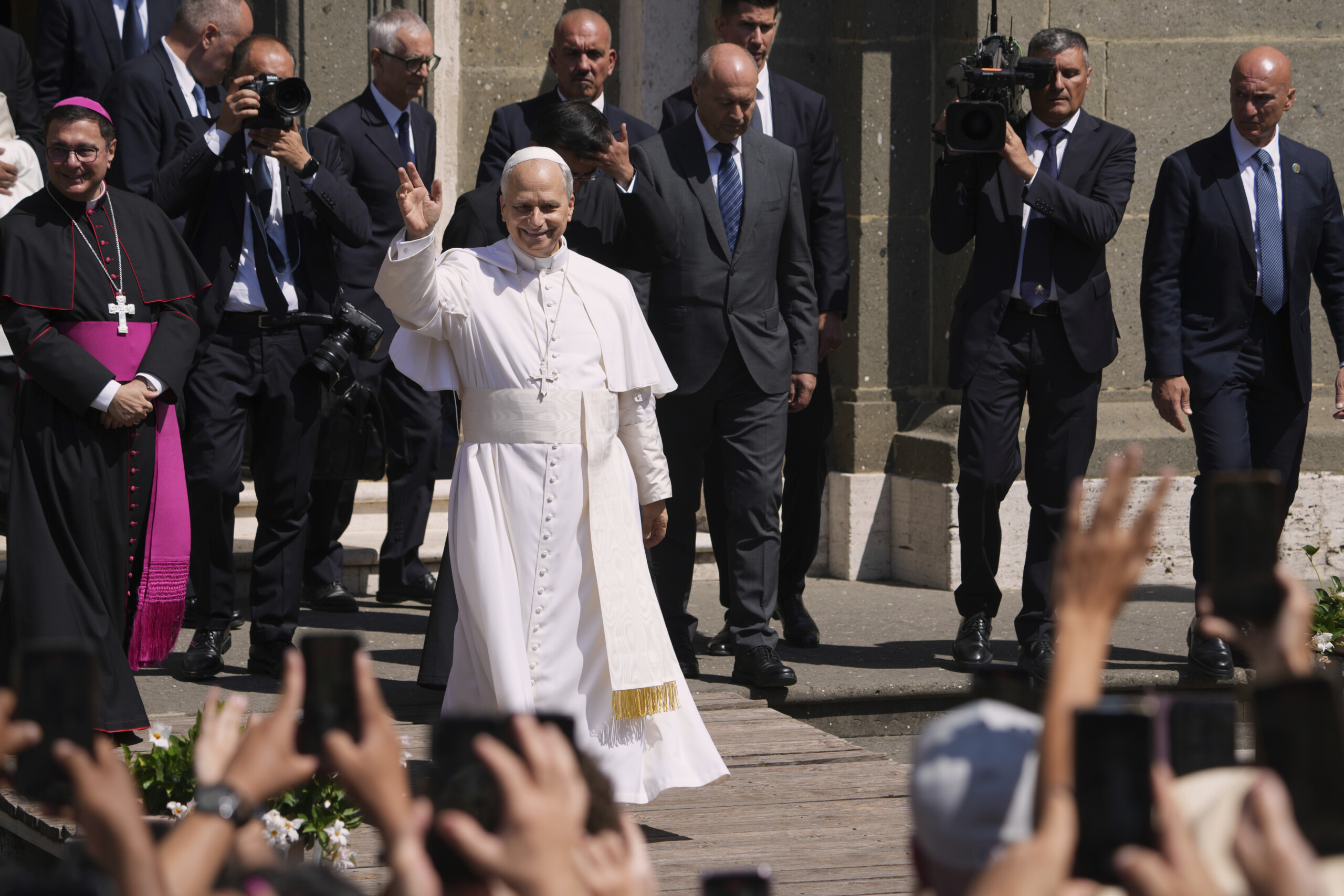 middle east pope parties must sit down at the table the world cannot endure more war scaled
