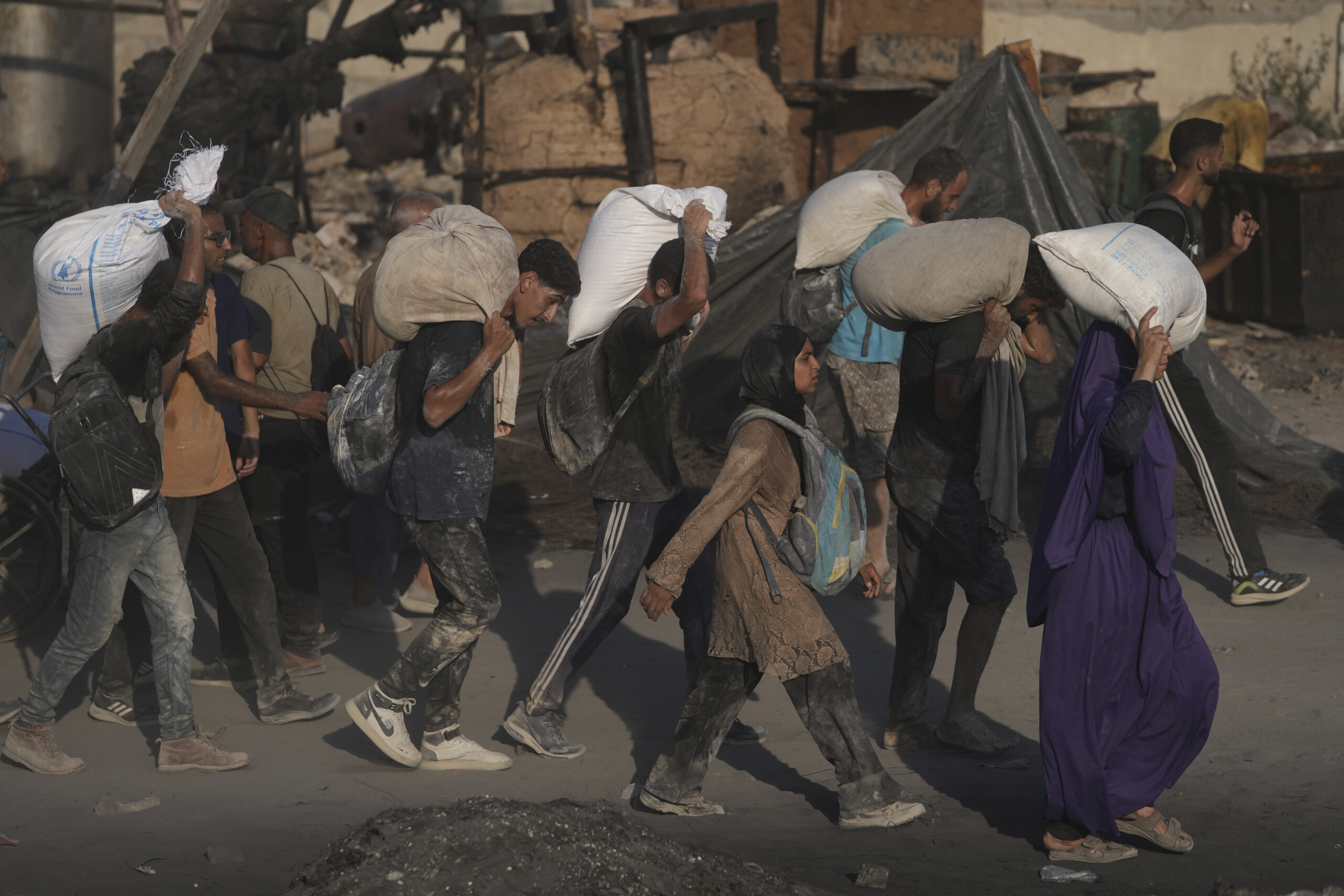 emirates we will immediately resume aid deliveries to gaza scaled