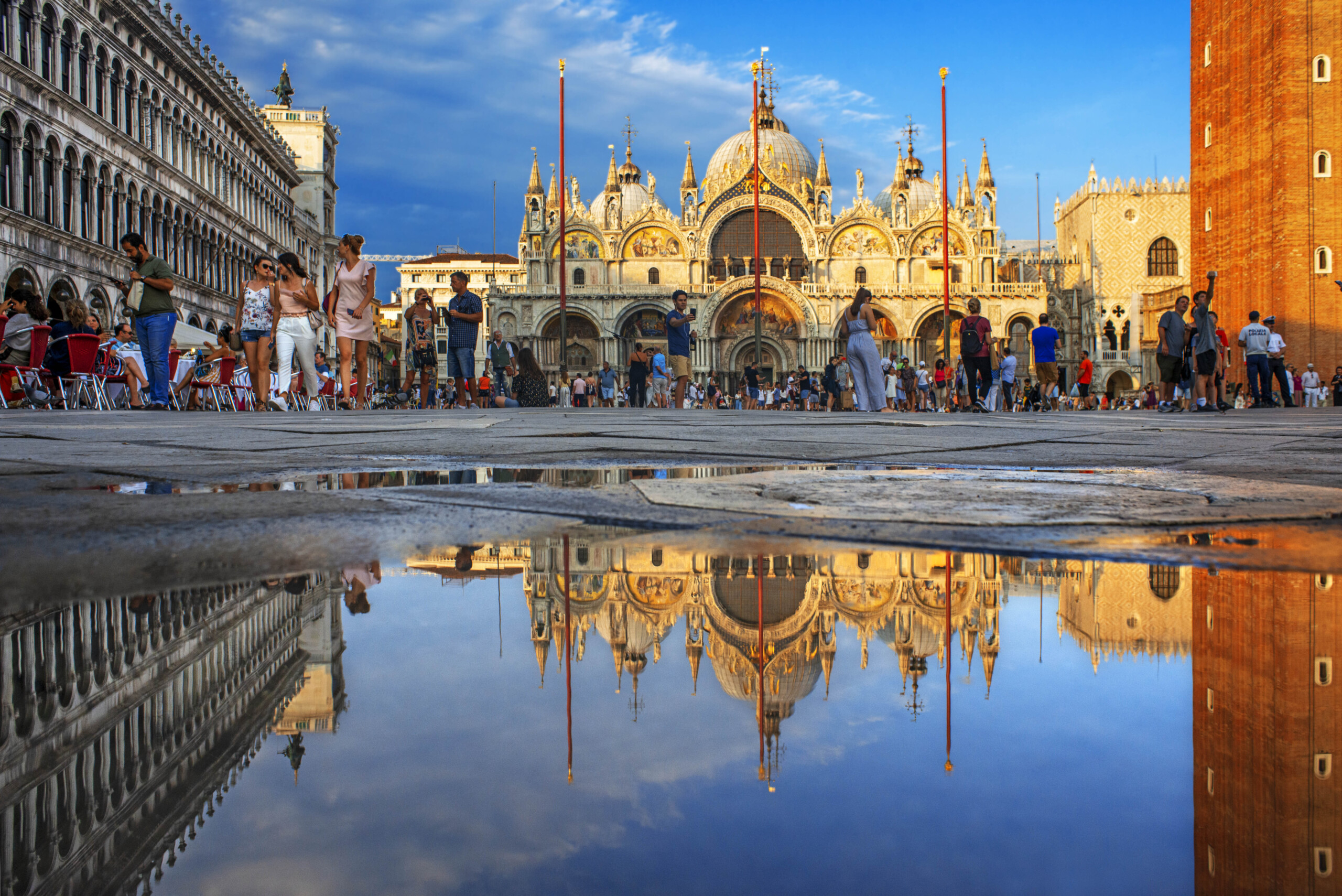 venice merchants in st marks square 100 euro tax against overtourism scaled