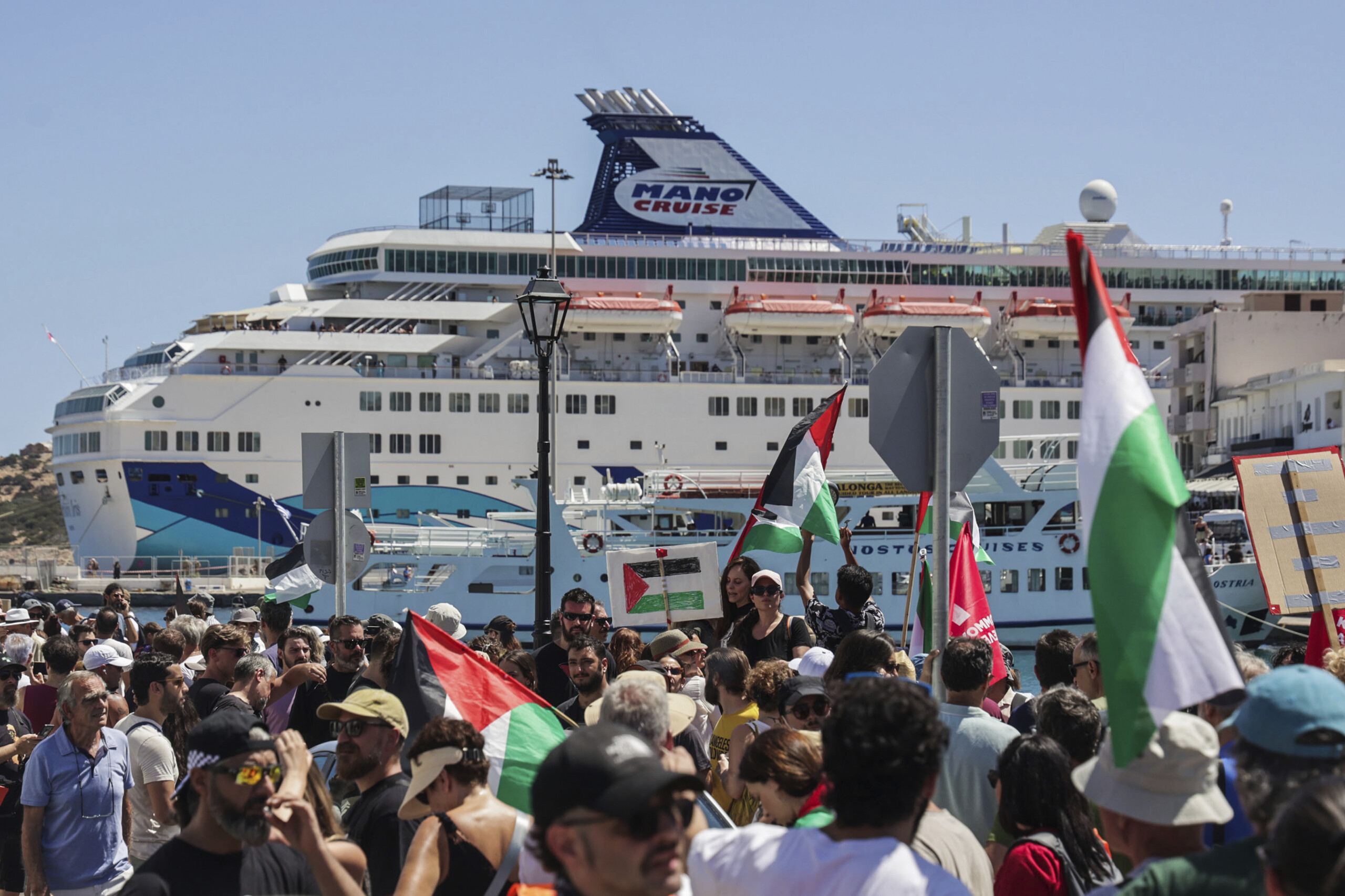 middle east clashes in crete protesting against israeli cruise ship scaled