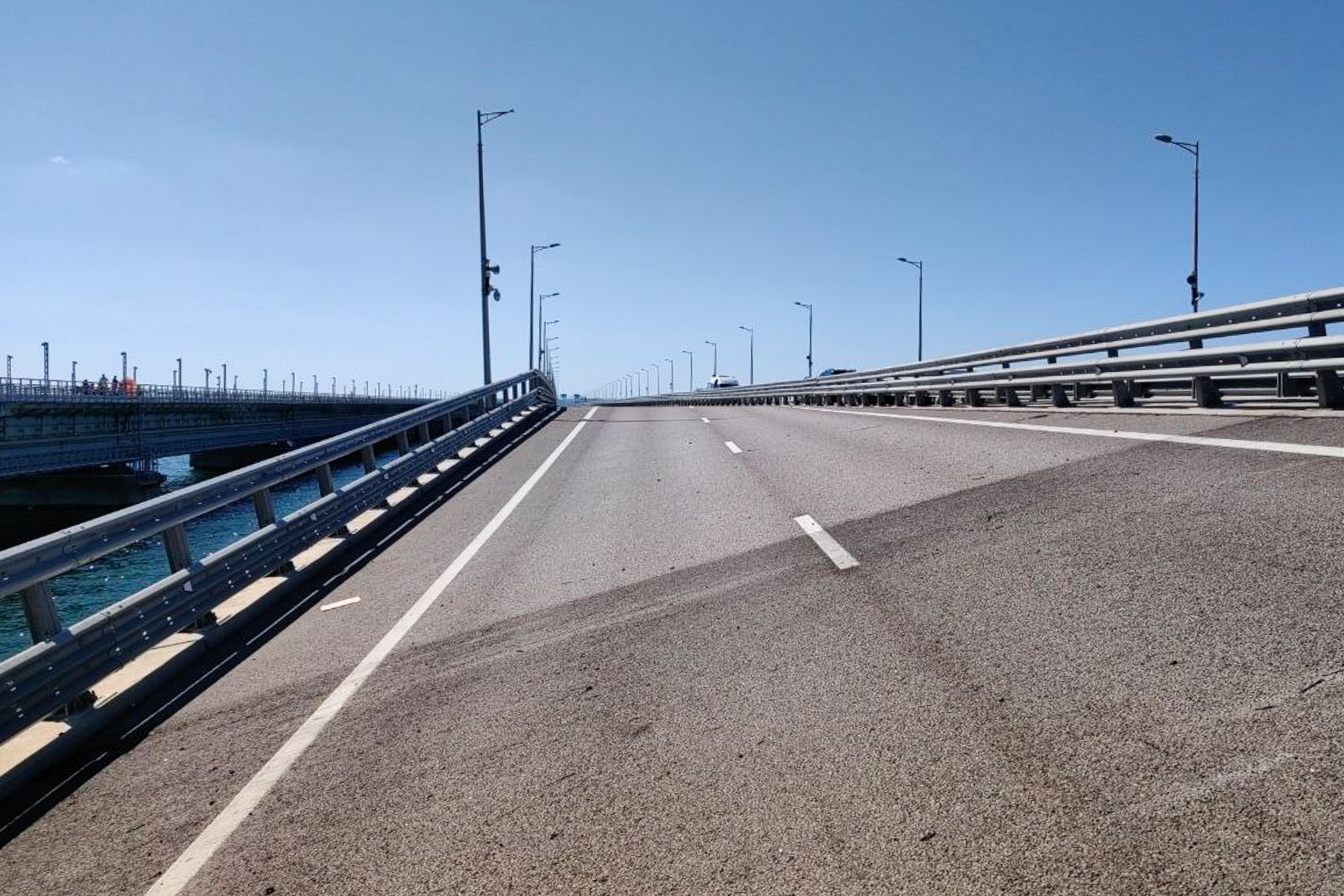 ukraine explosions in crimea traffic on the bridge blocked